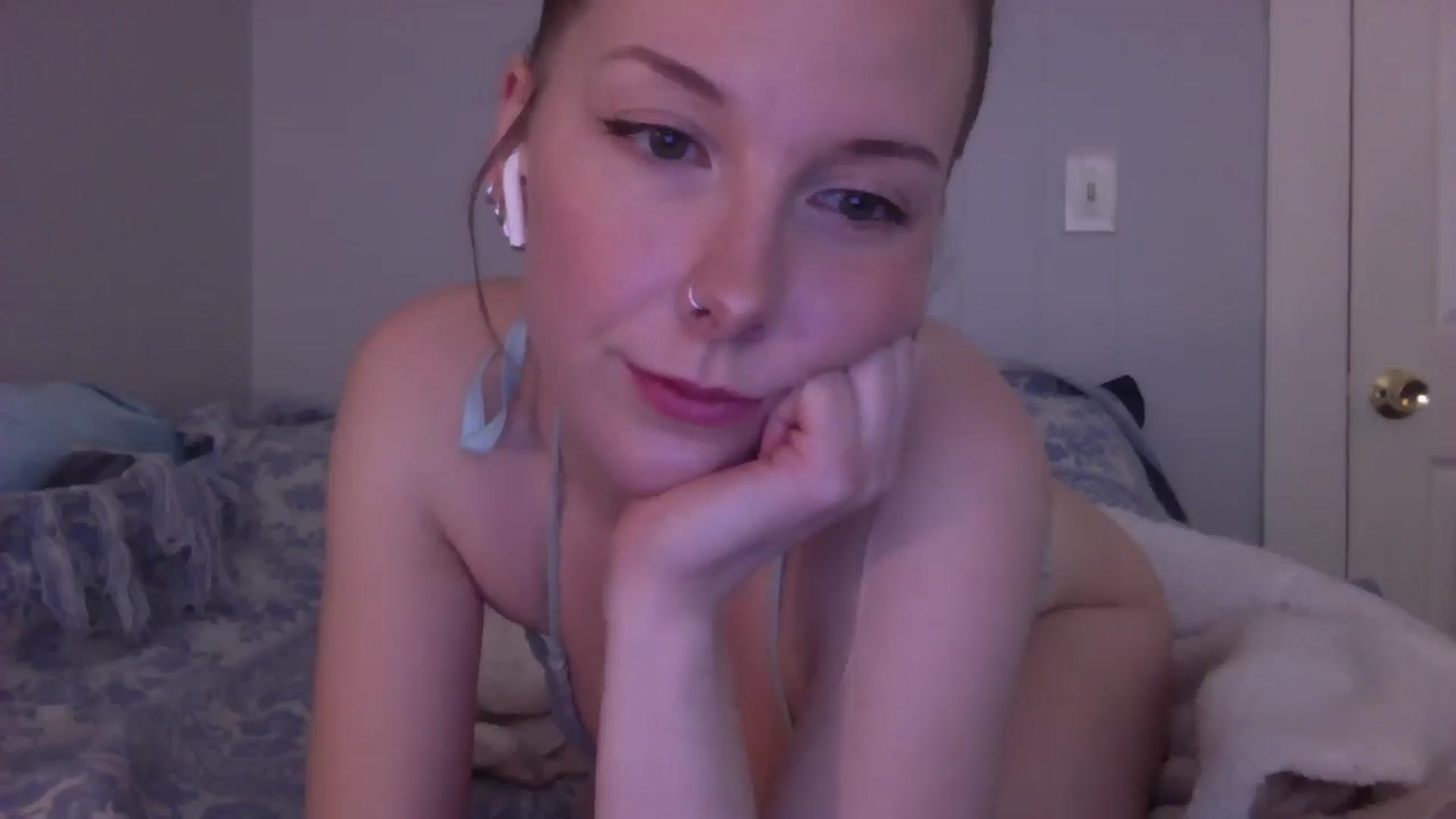 Gallery image thumbnail from Peachyk33n's myfreecams stream on, 03/12/2025, 23:19 image 15 of 20