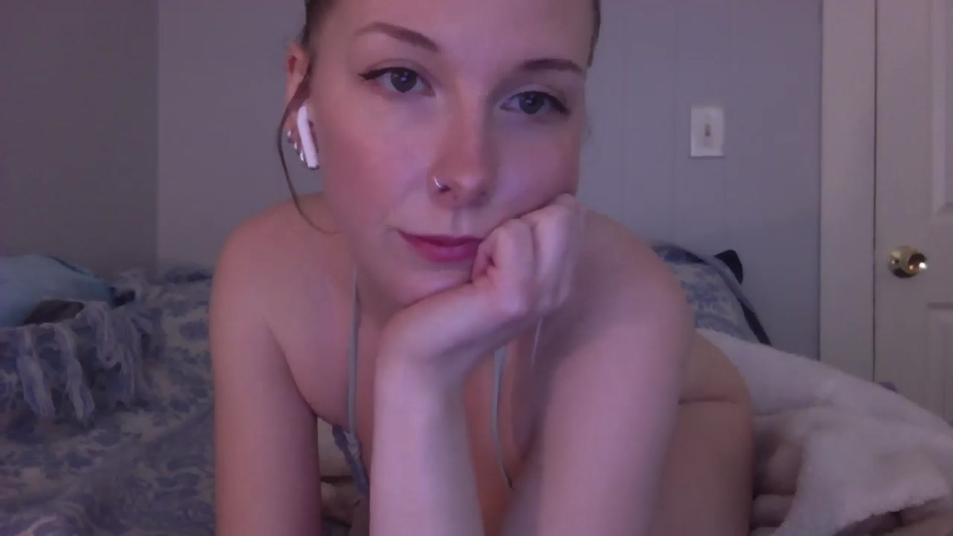 Gallery image thumbnail from Peachyk33n's myfreecams stream on, 03/12/2025, 23:19 image 8 of 20