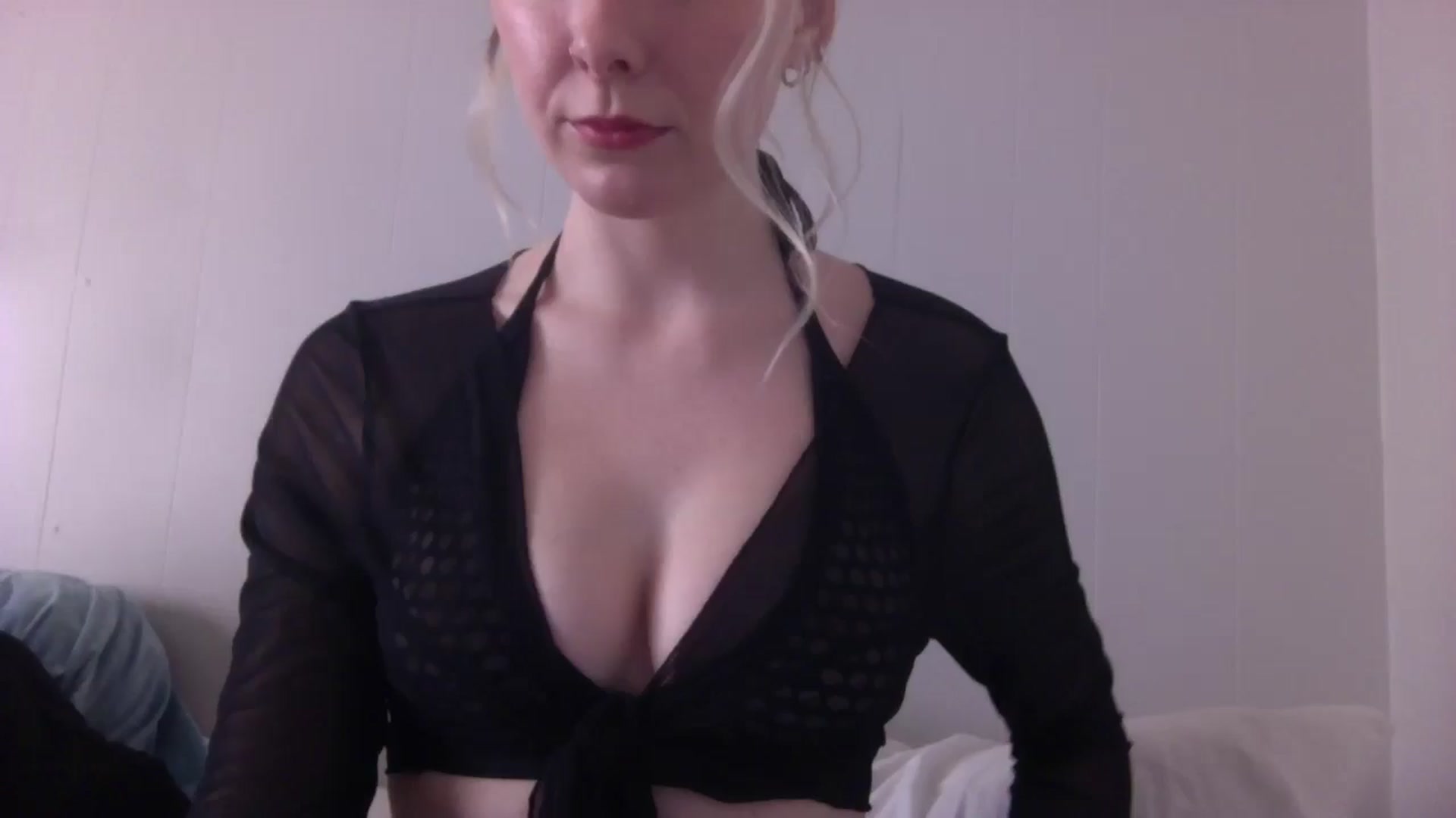 Gallery image thumbnail from Peachyk33n's myfreecams stream on, 04/04/2026, 01:19 image 12 of 20