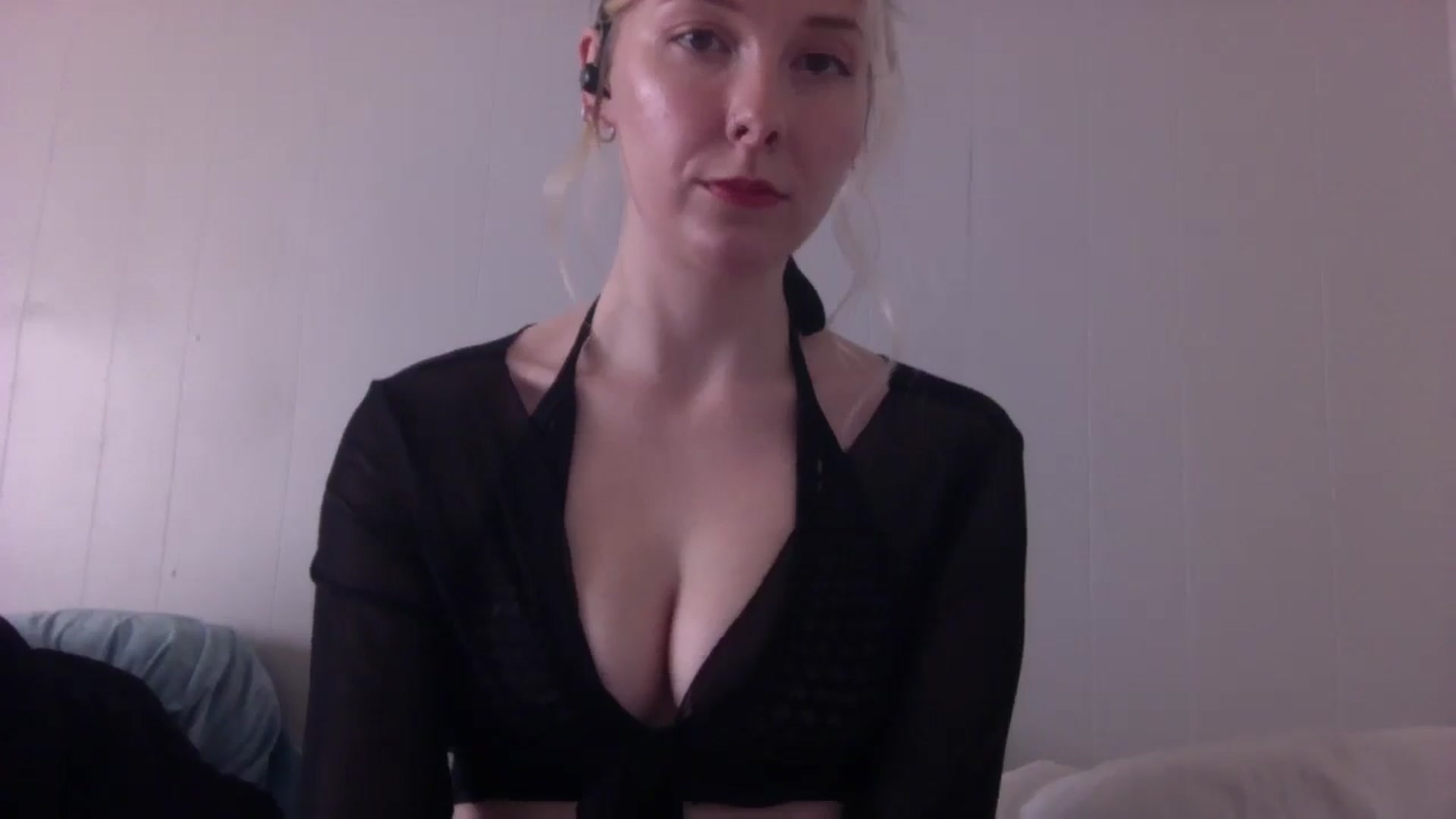 Gallery image thumbnail from Peachyk33n's myfreecams stream on, 04/04/2026, 01:19 image 18 of 20