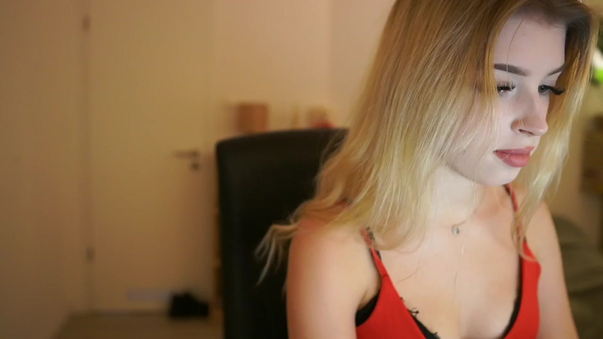 Gallery image thumbnail from Peachyliana's myfreecams stream on, 09/06/2025, 12:03 image 8 of 20