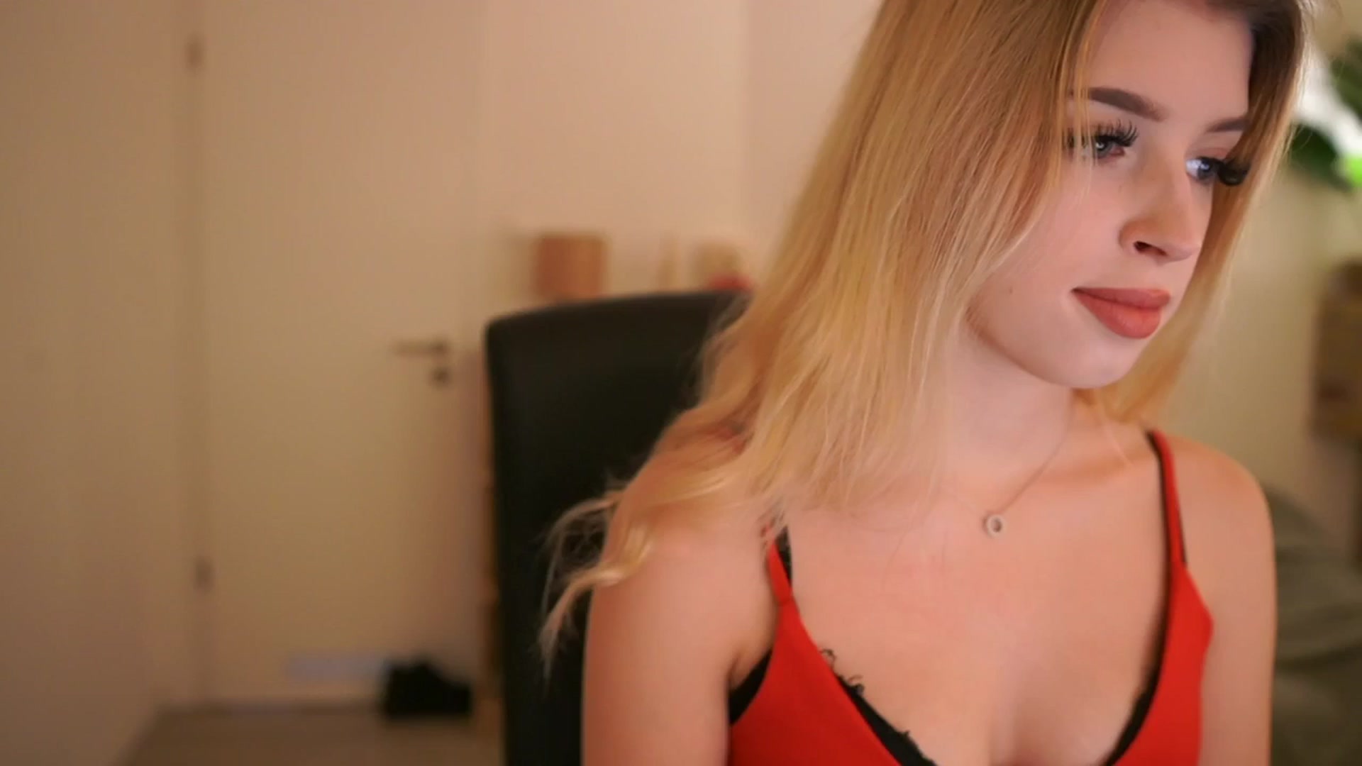Gallery image thumbnail from Peachyliana's myfreecams stream on, 09/06/2025, 12:03 image 12 of 20