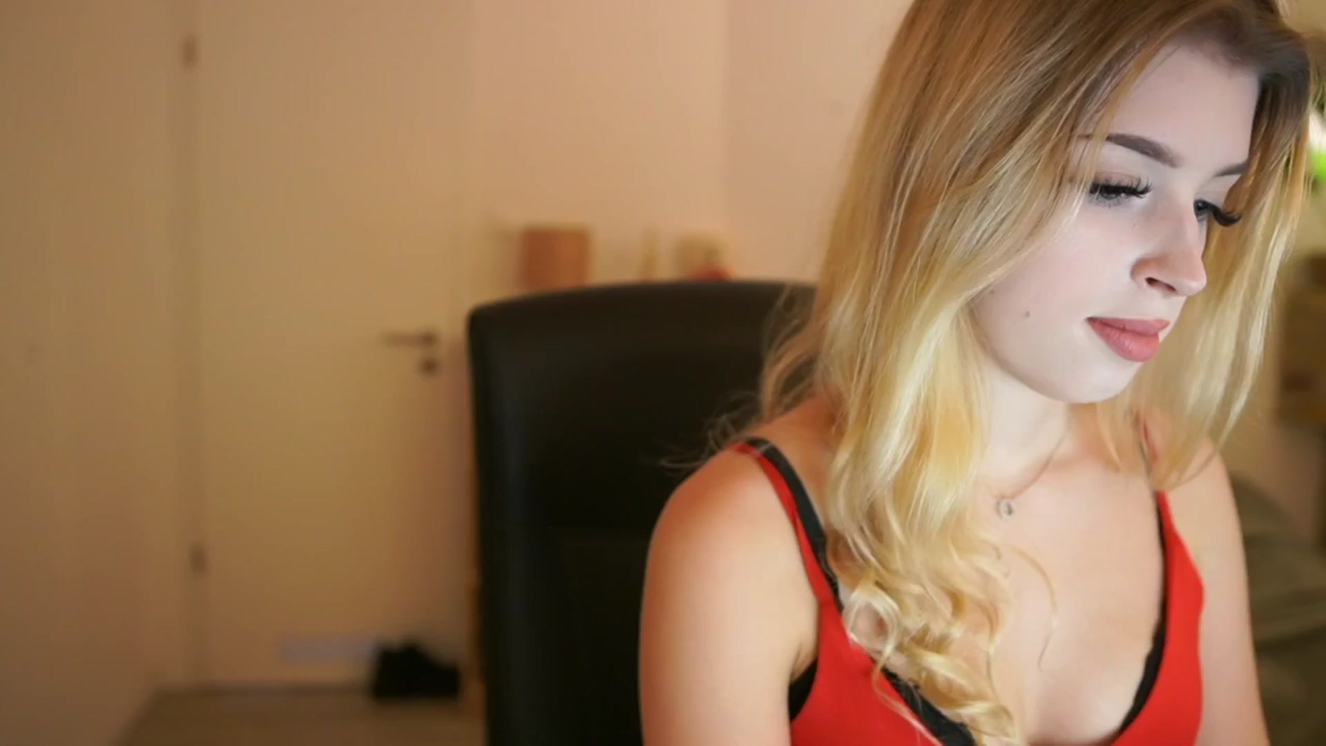 Gallery image thumbnail from Peachyliana's myfreecams stream on, 09/06/2025, 13:01 image 5 of 20