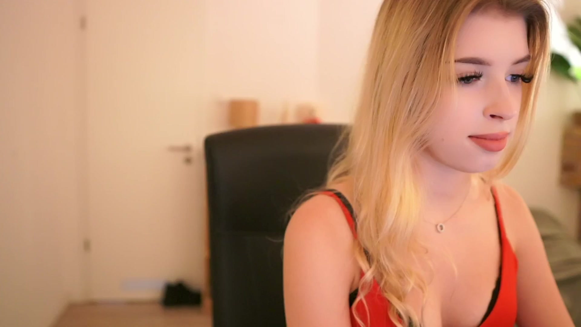 Gallery image thumbnail from Peachyliana's myfreecams stream on, 09/06/2025, 13:01 image 4 of 20
