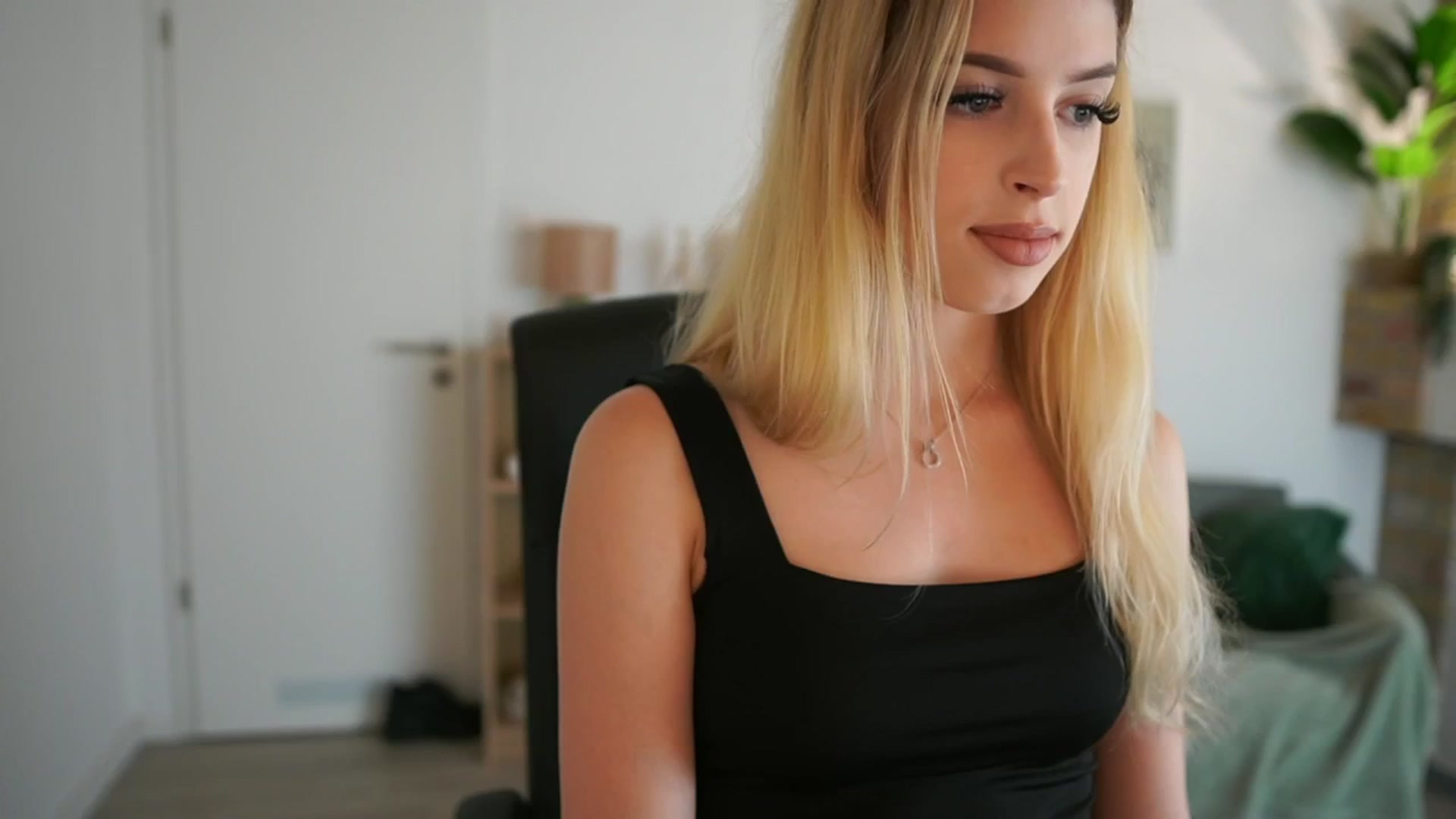 Gallery image thumbnail from Peachyliana's myfreecams stream on, 09/07/2025, 10:51 image 5 of 20