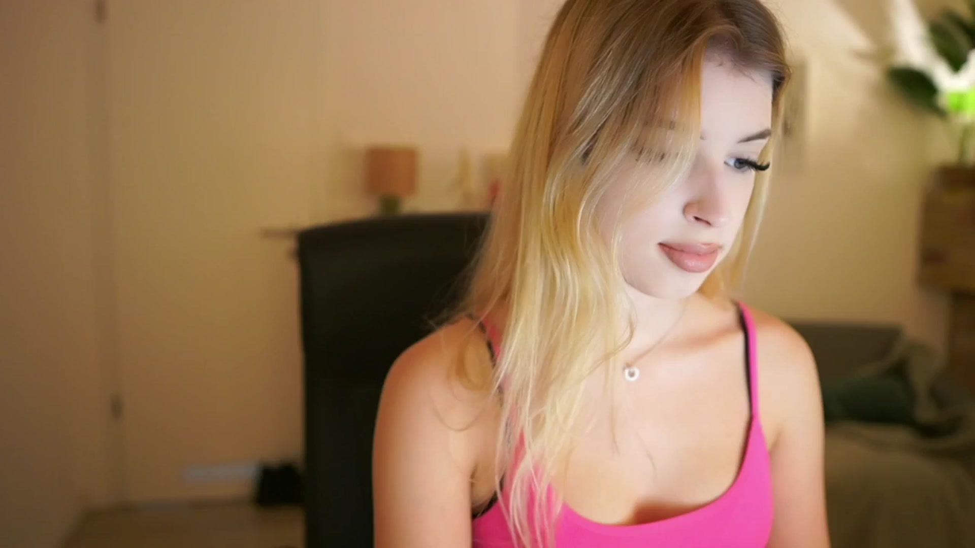 Gallery image thumbnail from Peachyliana's myfreecams stream on, 09/08/2025, 15:06 image 8 of 20
