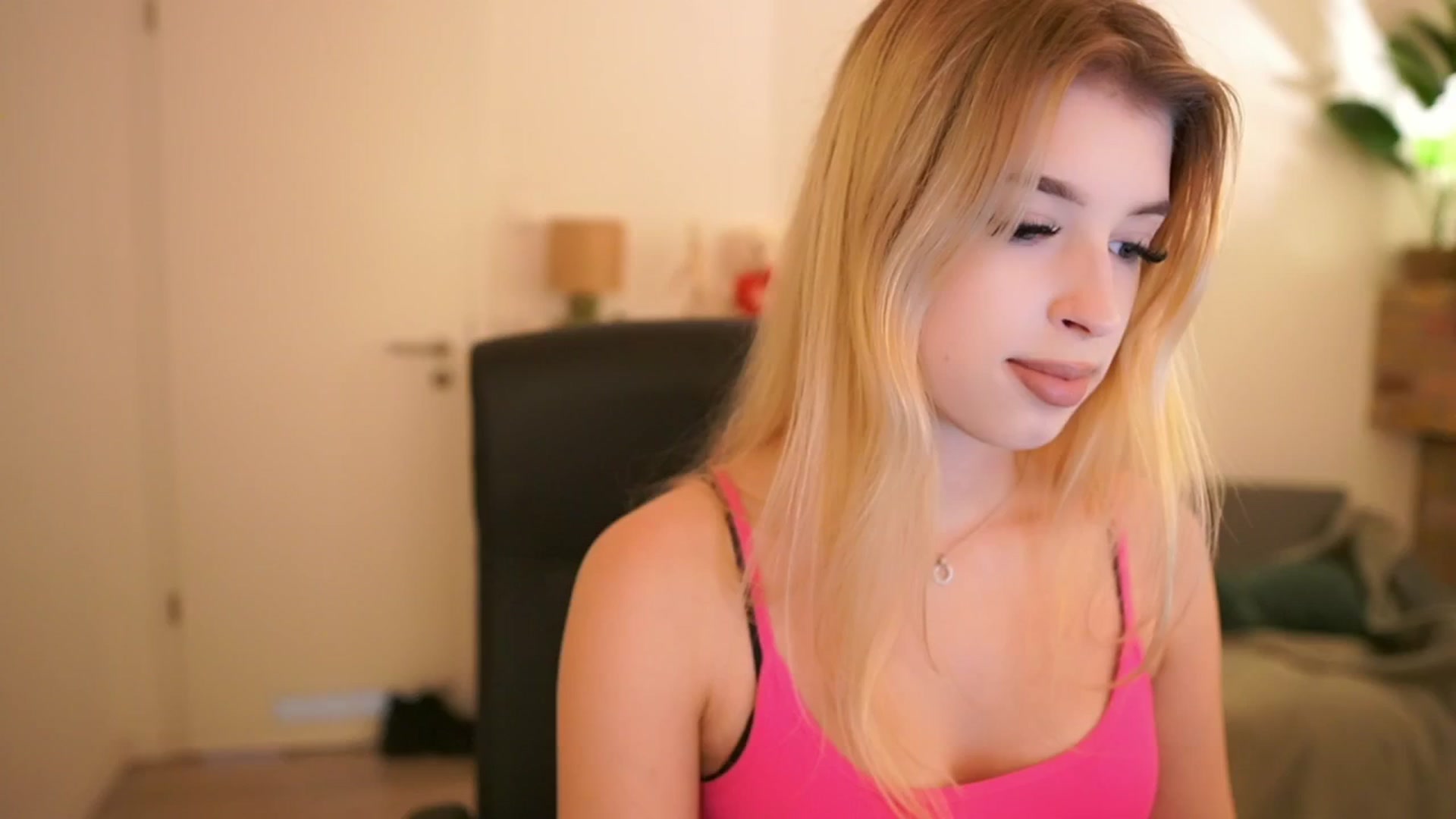 Gallery image thumbnail from Peachyliana's myfreecams stream on, 09/08/2025, 15:06 image 9 of 20