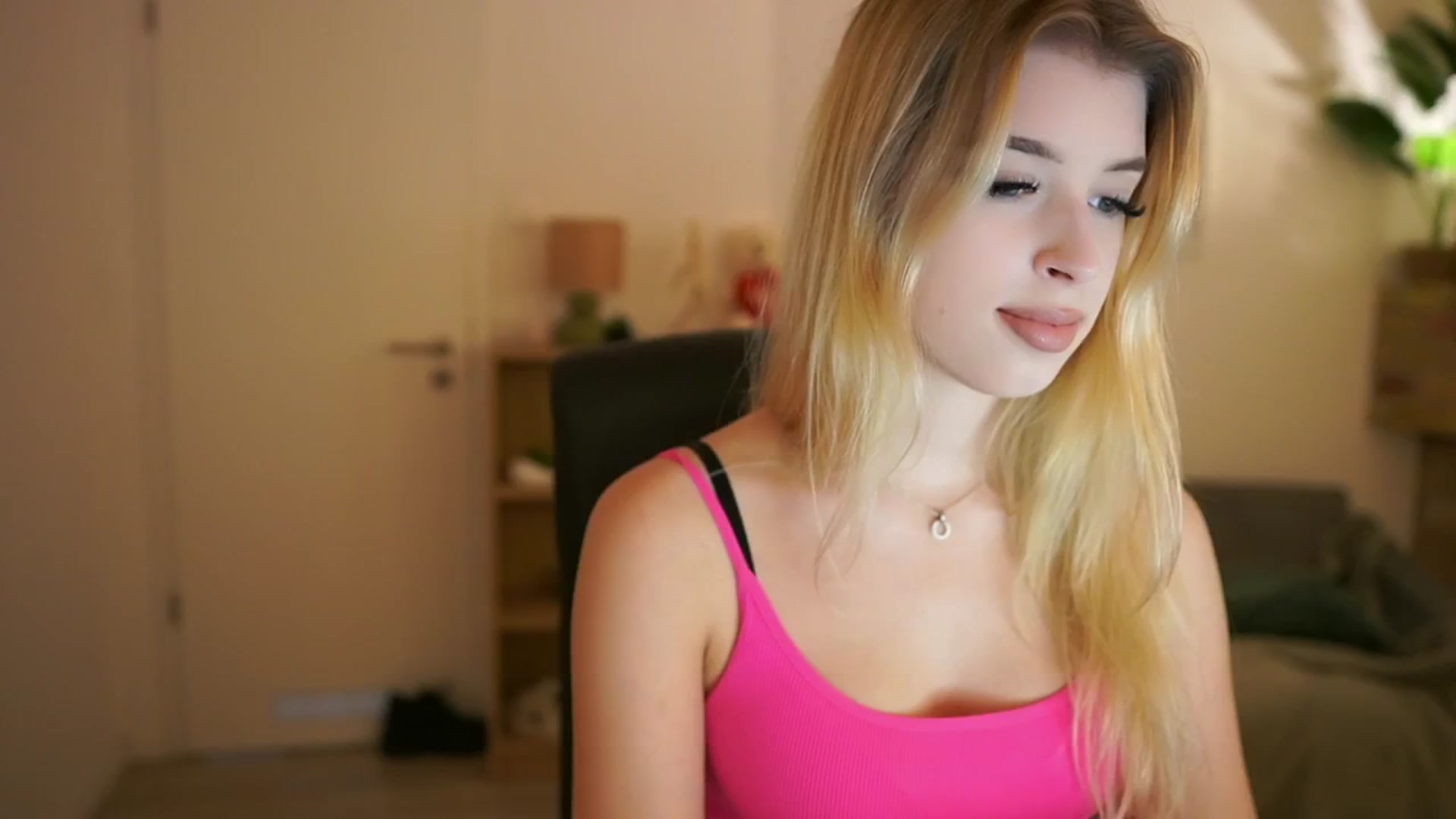 Gallery image thumbnail from Peachyliana's myfreecams stream on, 09/08/2025, 15:06 image 15 of 20