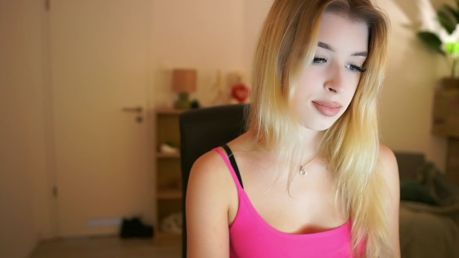 Gallery image thumbnail from Peachyliana's myfreecams stream on, 09/08/2025, 15:06 image 14 of 20