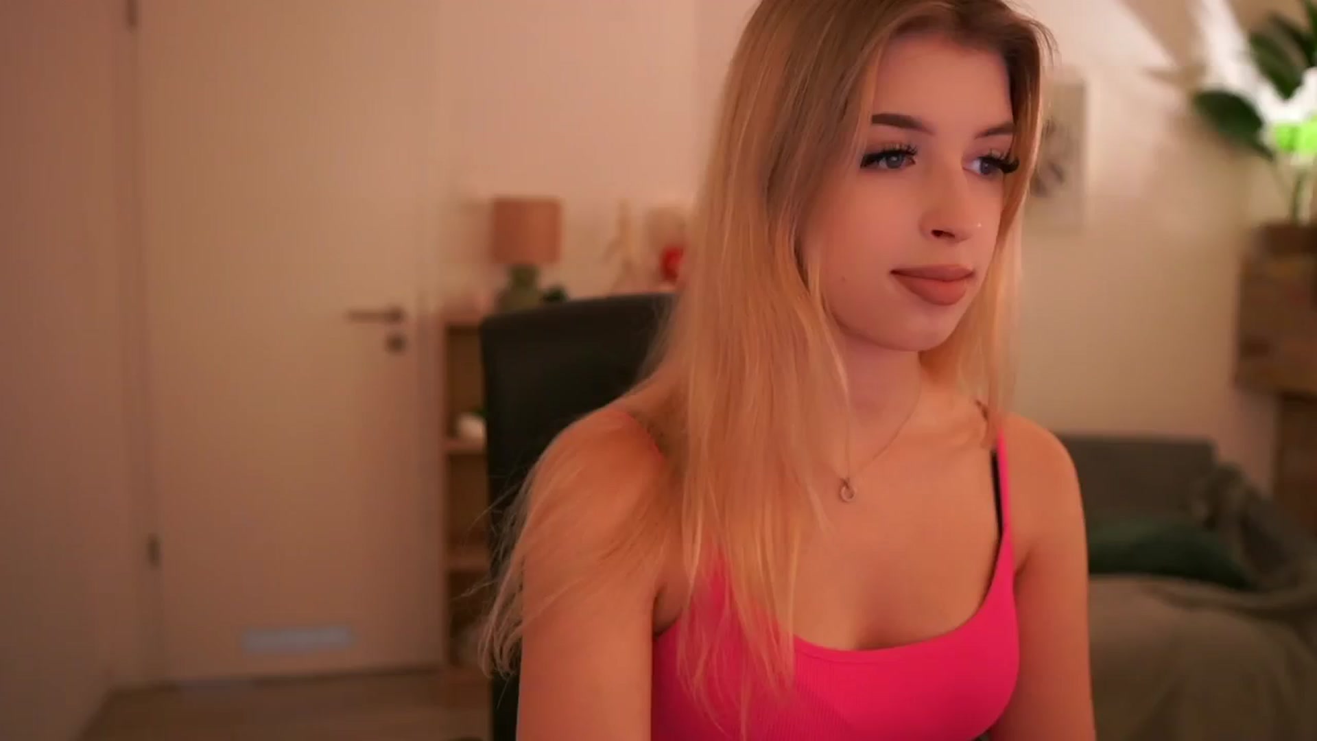 Gallery image thumbnail from Peachyliana's myfreecams stream on, 09/08/2025, 16:07 image 5 of 20