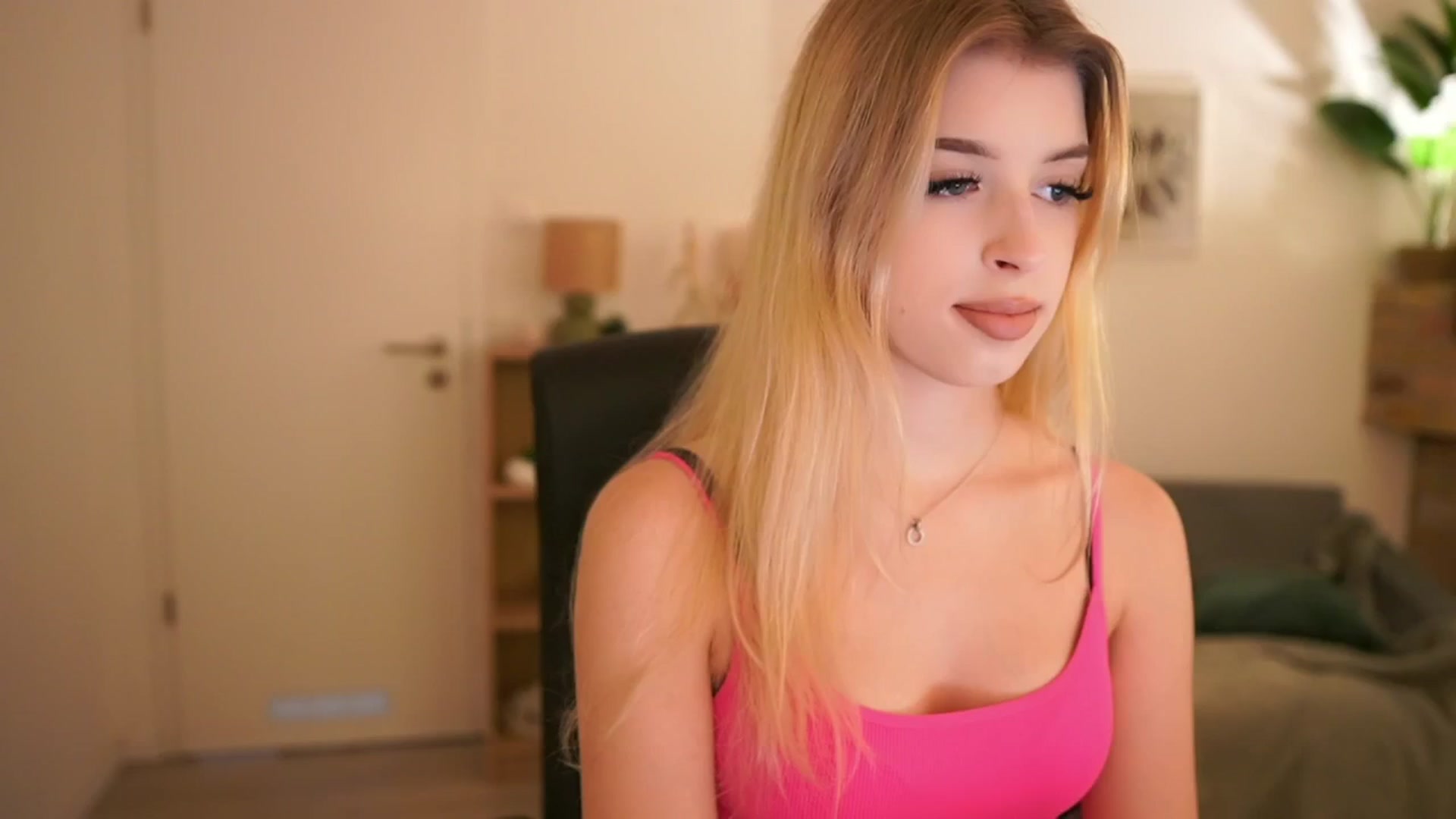 Gallery image thumbnail from Peachyliana's myfreecams stream on, 09/08/2025, 16:07 image 16 of 20
