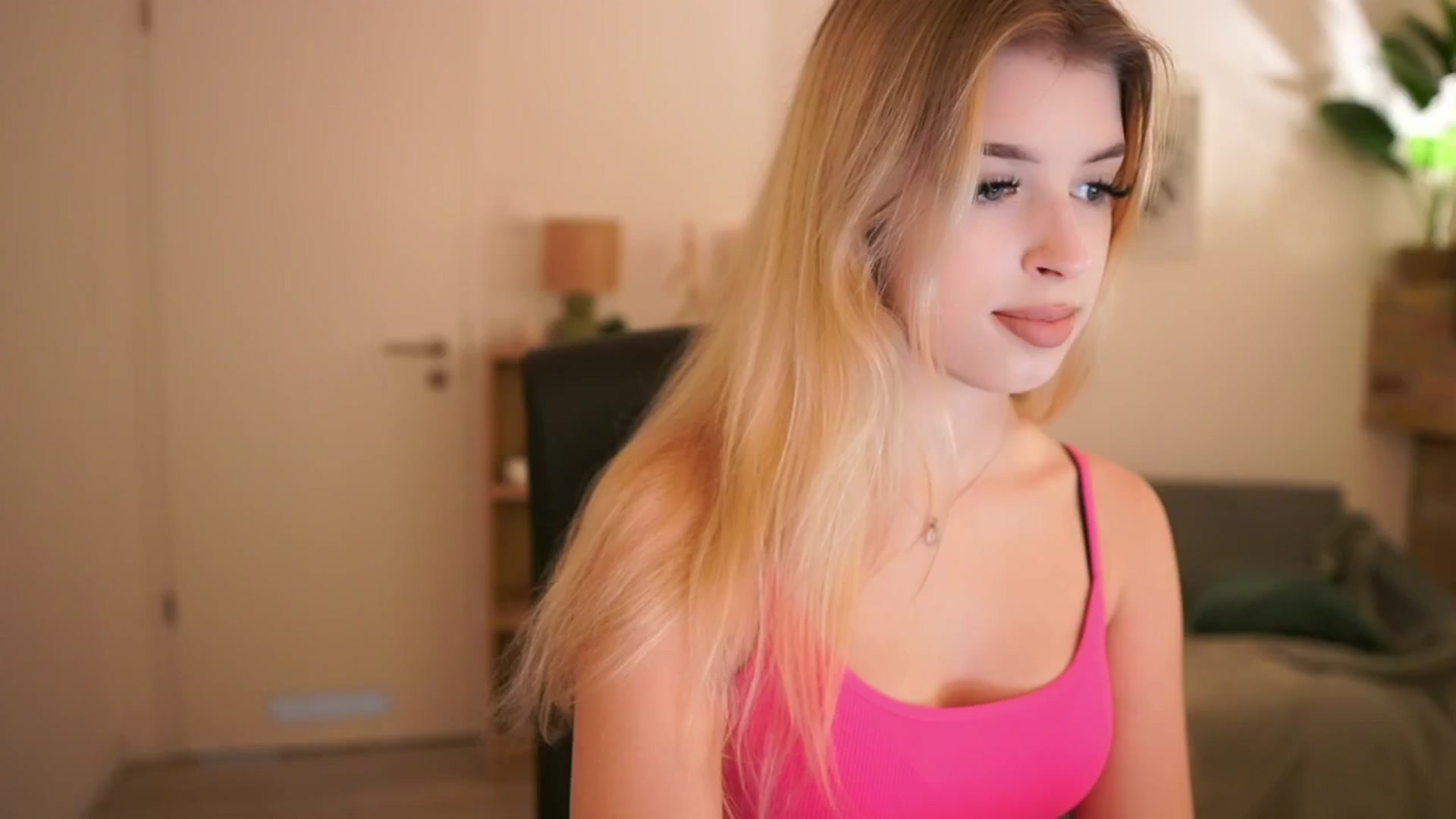 Gallery image thumbnail from Peachyliana's myfreecams stream on, 09/08/2025, 16:07 image 2 of 20