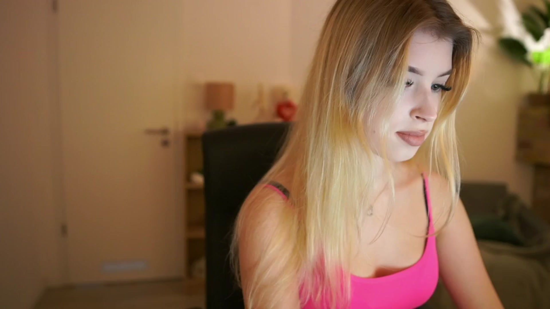 Gallery image thumbnail from Peachyliana's myfreecams stream on, 09/08/2025, 16:07 image 9 of 20