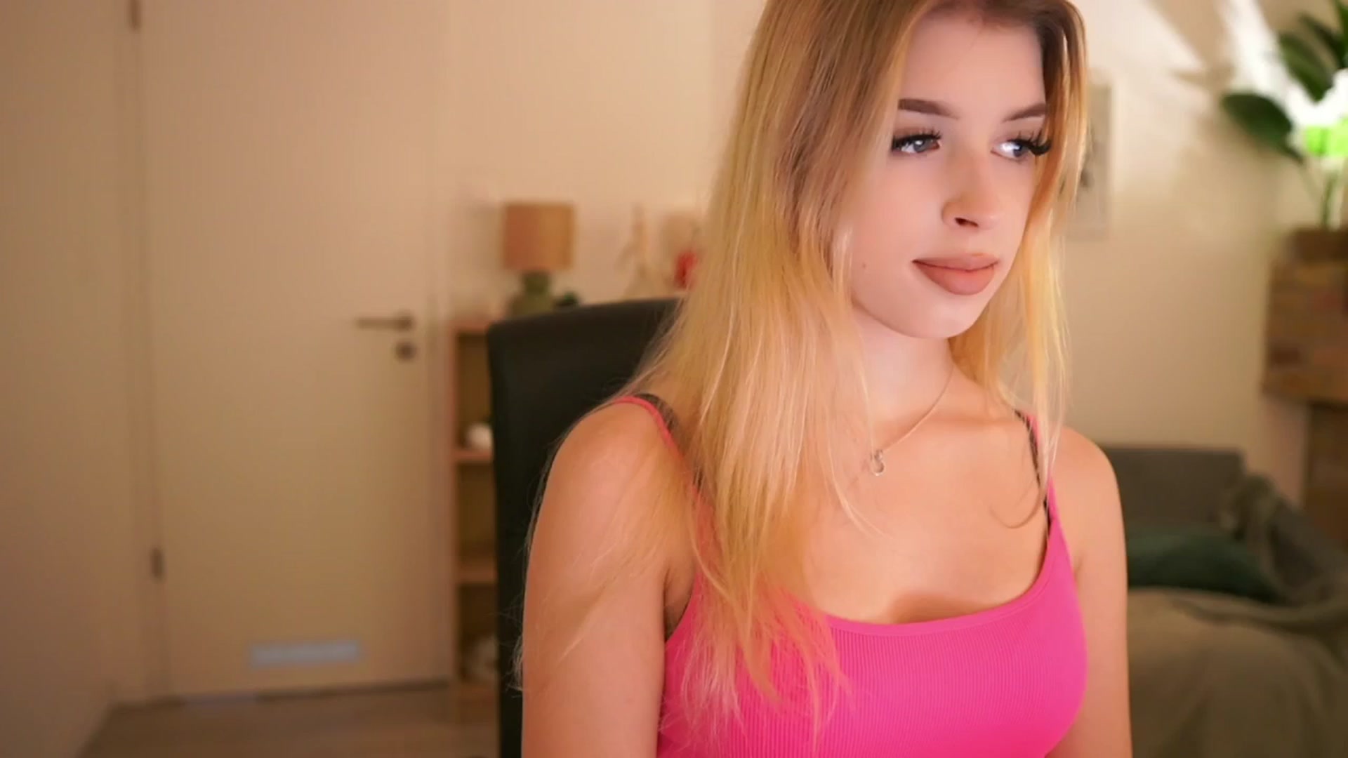 Gallery image thumbnail from Peachyliana's myfreecams stream on, 09/08/2025, 16:07 image 17 of 20