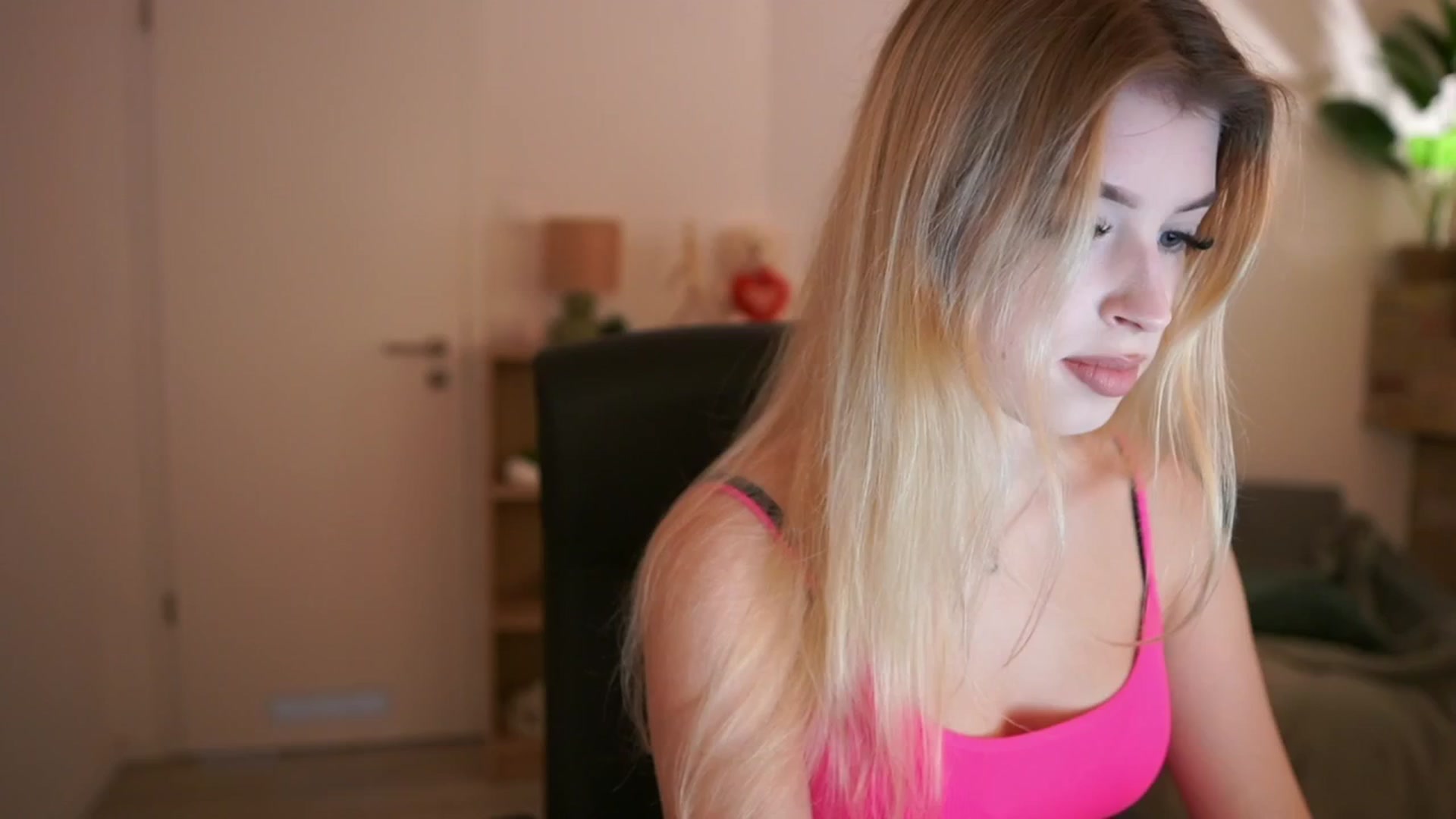 Gallery image thumbnail from Peachyliana's myfreecams stream on, 09/08/2025, 16:07 image 10 of 20
