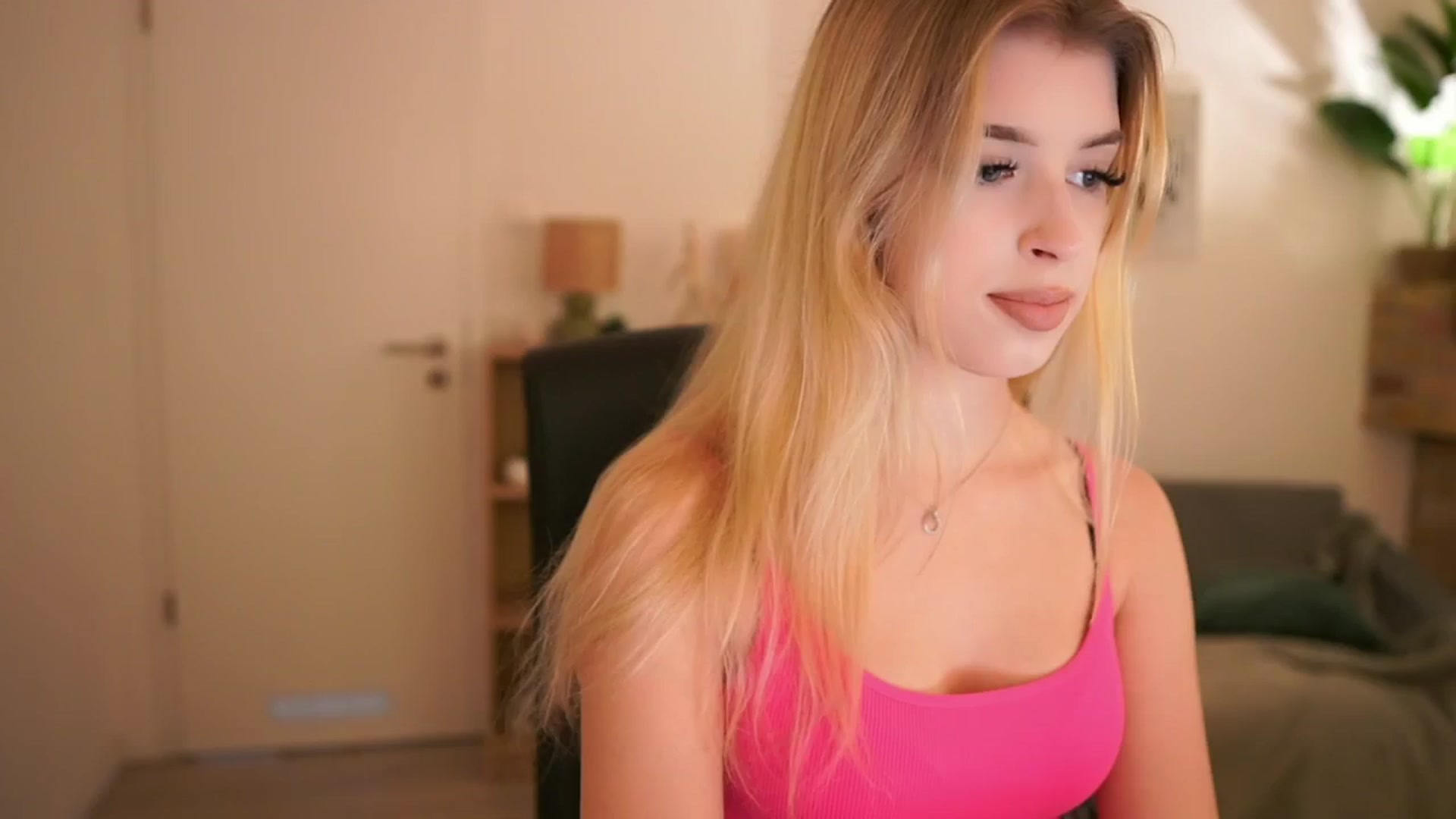 Gallery image thumbnail from Peachyliana's myfreecams stream on, 09/08/2025, 16:07 image 3 of 20