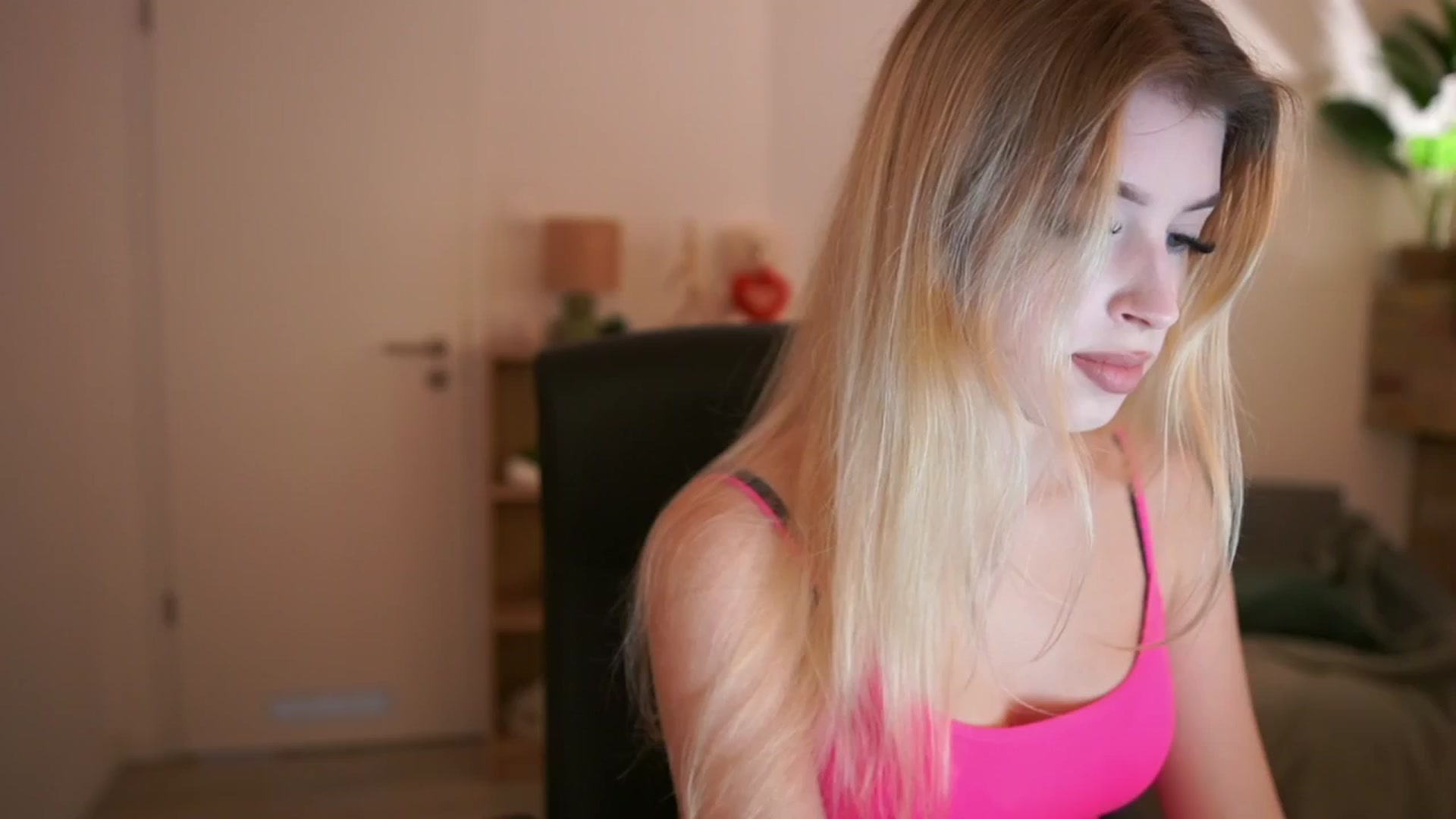 Gallery image thumbnail from Peachyliana's myfreecams stream on, 09/08/2025, 16:07 image 11 of 20