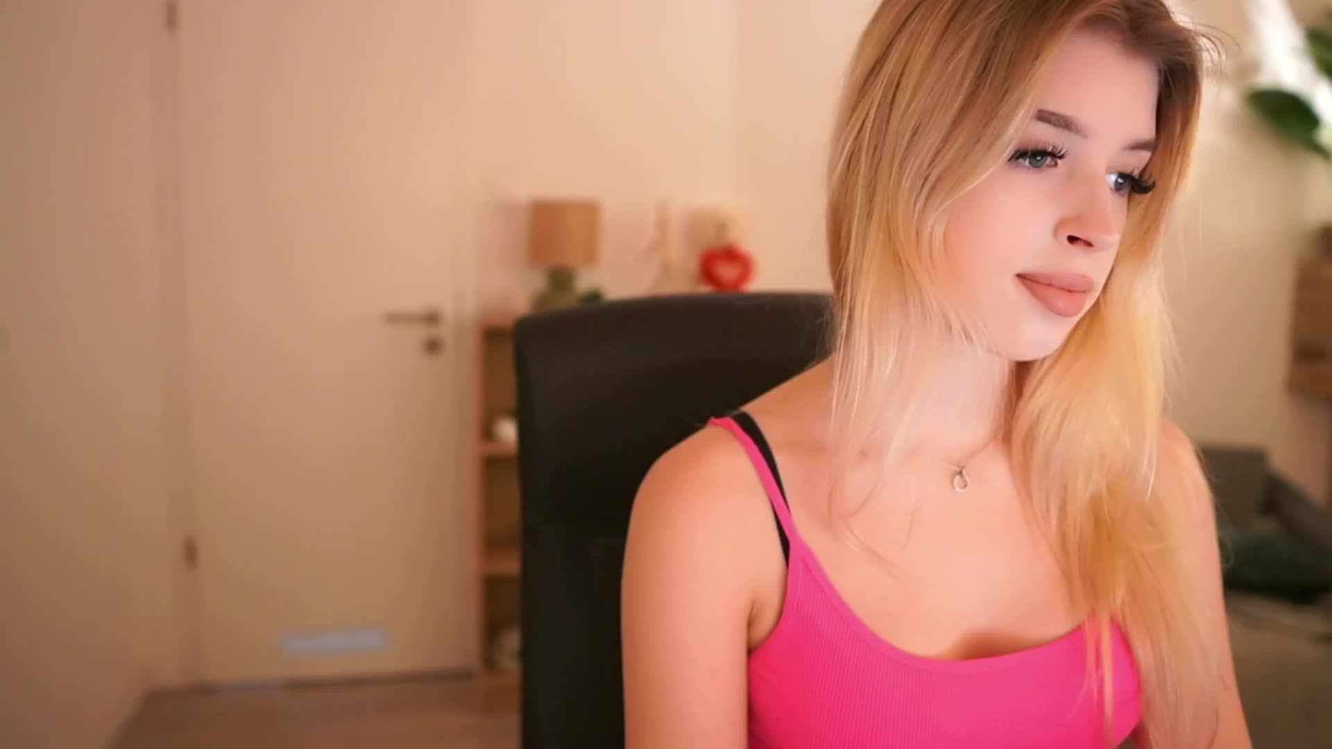 Gallery image thumbnail from Peachyliana's myfreecams stream on, 09/08/2025, 17:49 image 18 of 20