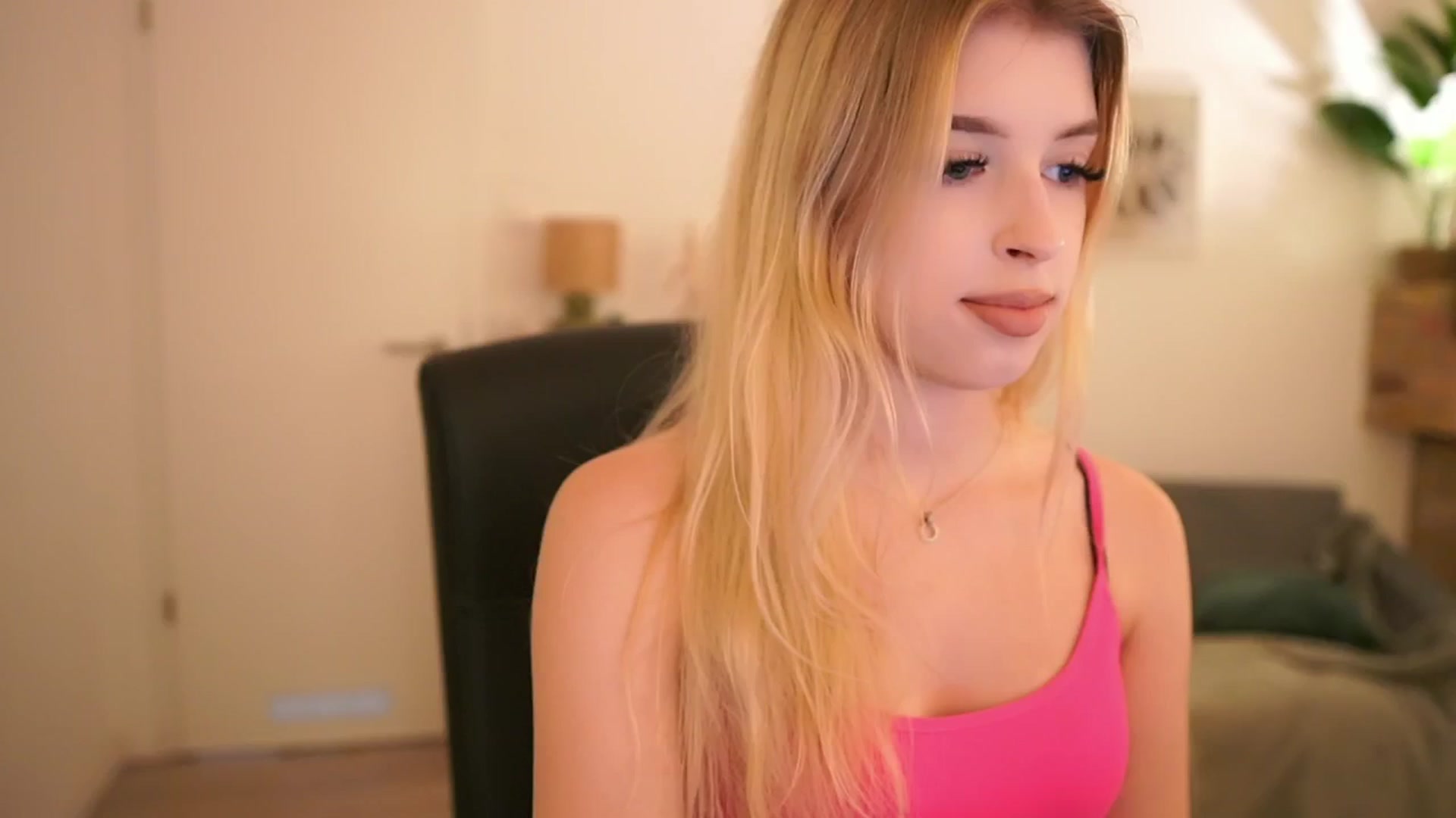 Gallery image thumbnail from Peachyliana's myfreecams stream on, 09/08/2025, 17:49 image 6 of 20