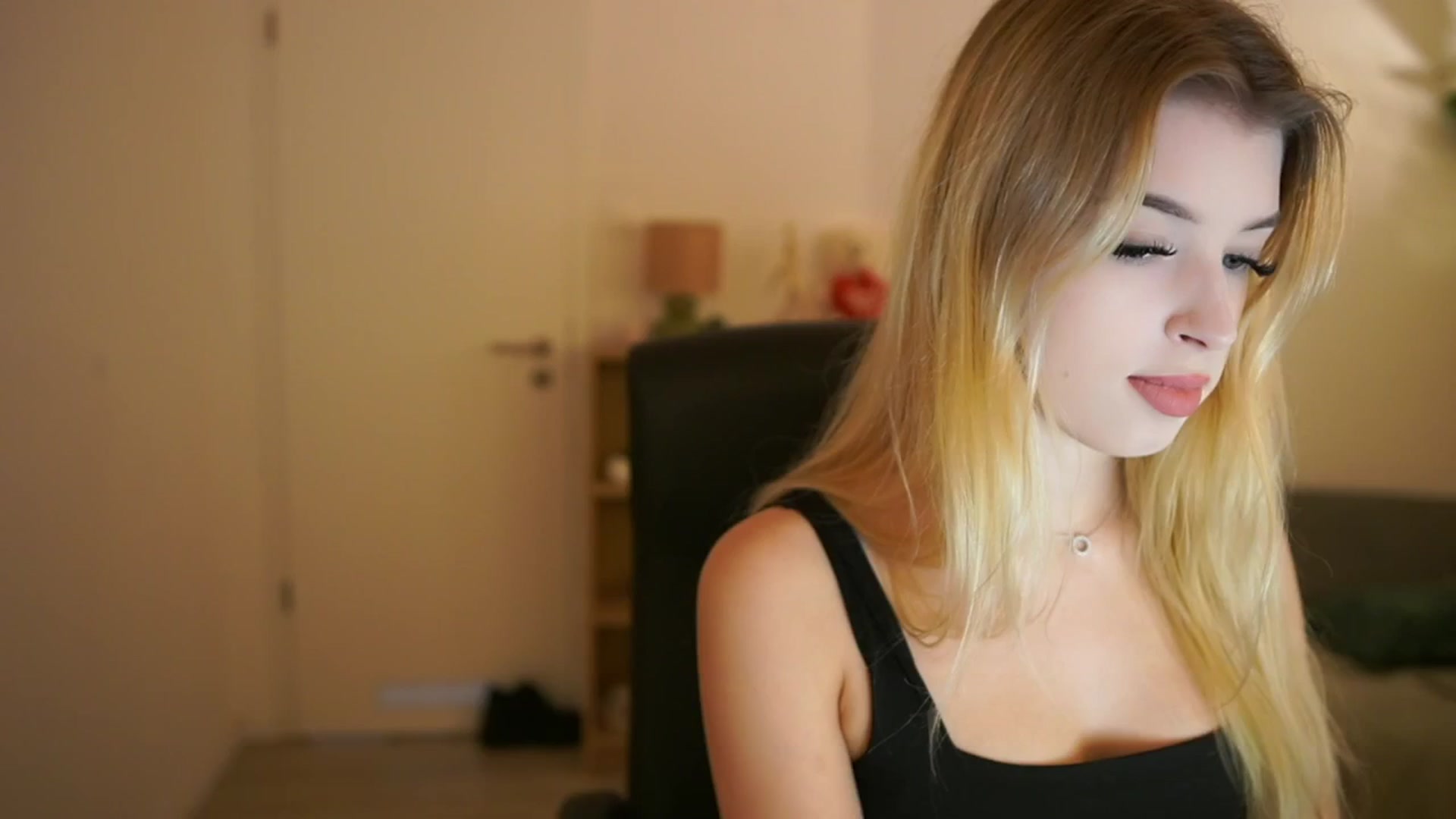 Gallery image thumbnail from Peachyliana's myfreecams stream on, 09/09/2025, 08:40 image 18 of 20