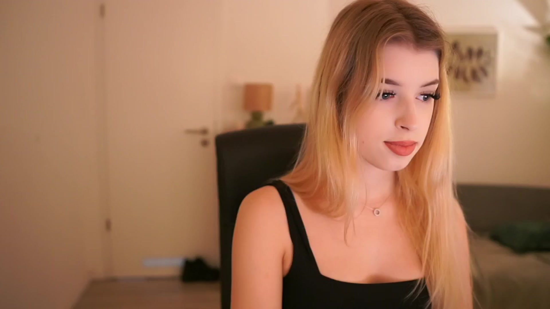 Gallery image thumbnail from Peachyliana's myfreecams stream on, 09/09/2025, 08:40 image 2 of 20