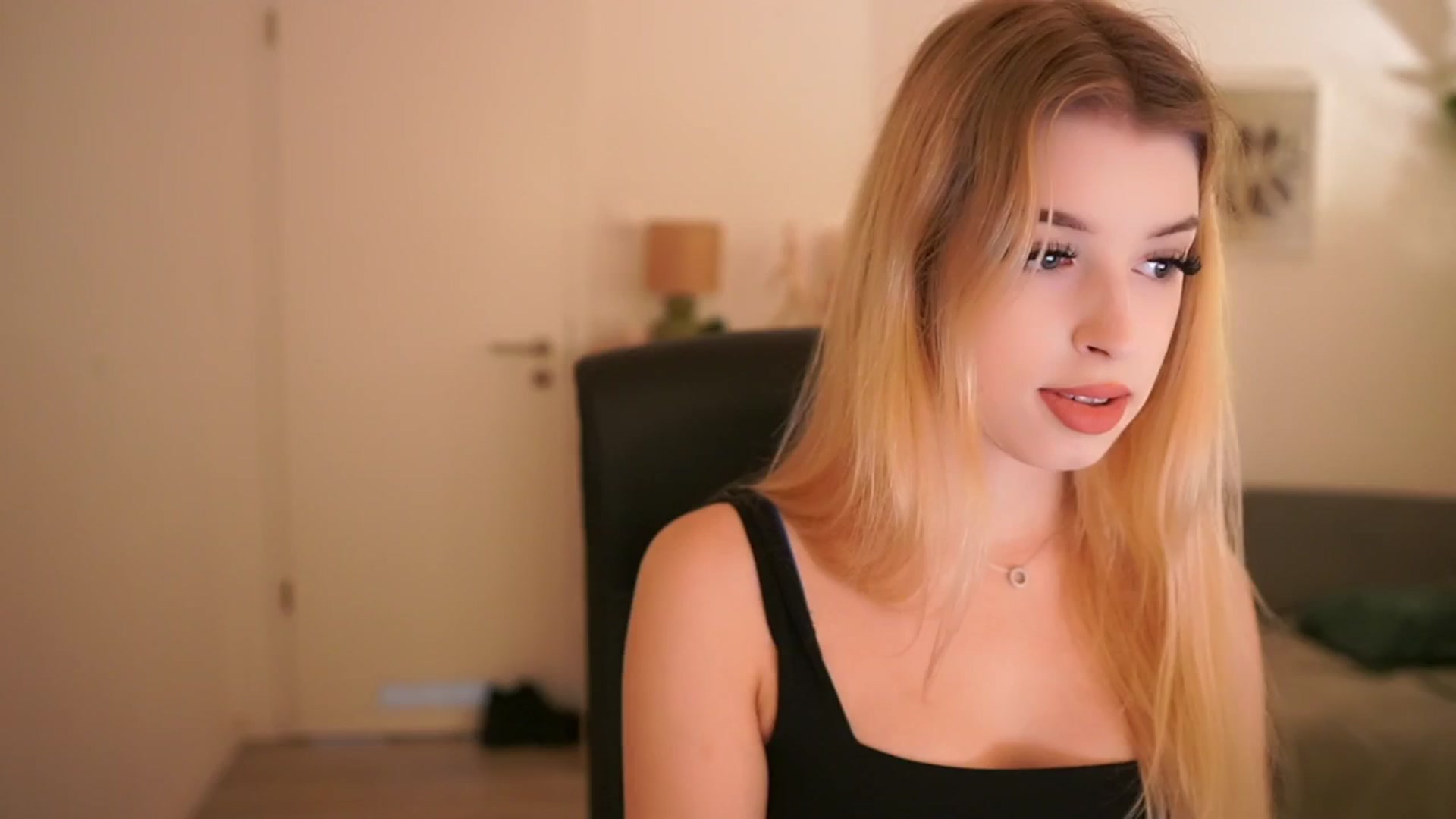Gallery image thumbnail from Peachyliana's myfreecams stream on, 09/09/2025, 08:40 image 4 of 20