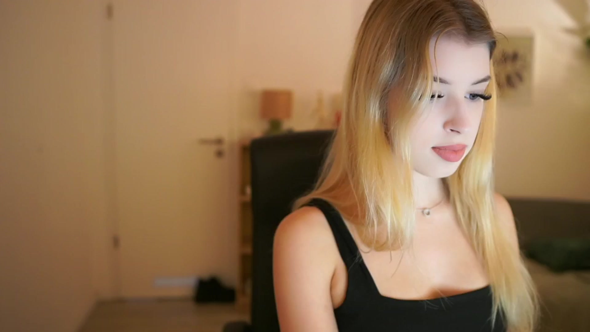 Gallery image thumbnail from Peachyliana's myfreecams stream on, 09/09/2025, 08:40 image 17 of 20