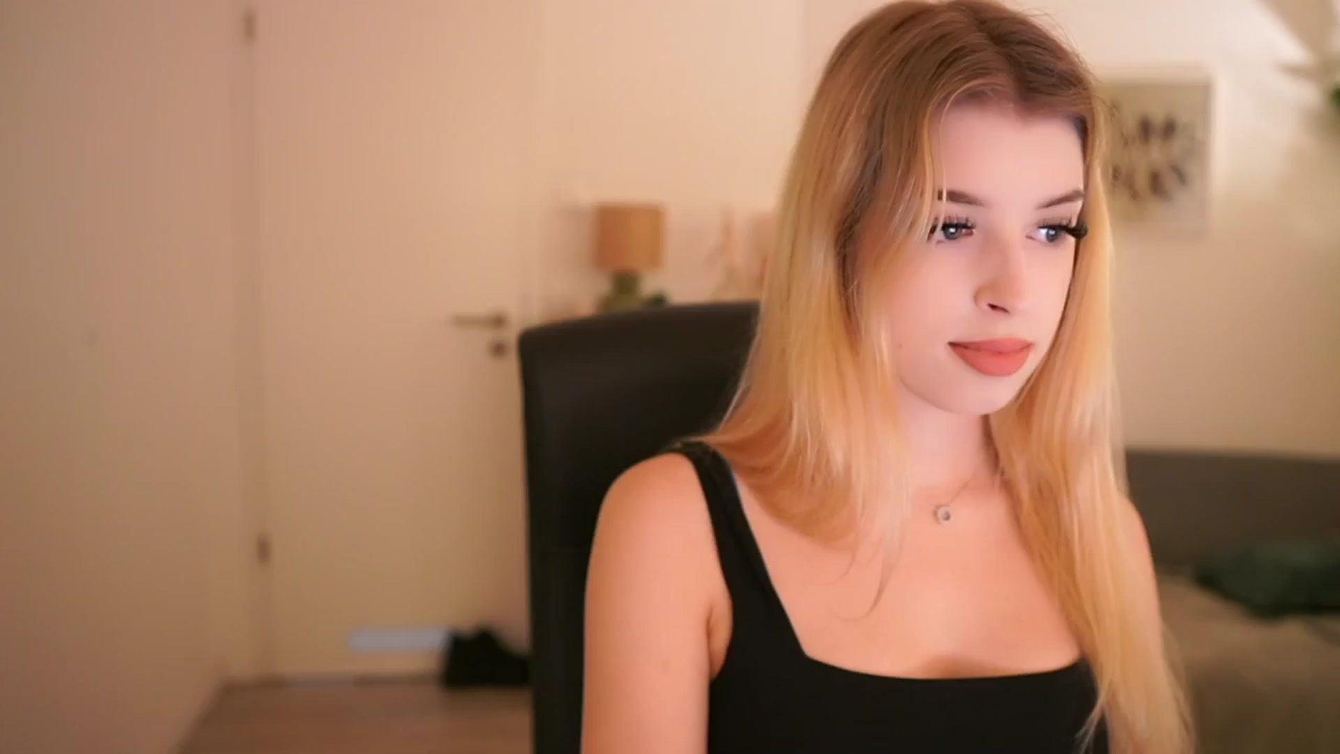 Gallery image thumbnail from Peachyliana's myfreecams stream on, 09/09/2025, 08:40 image 7 of 20