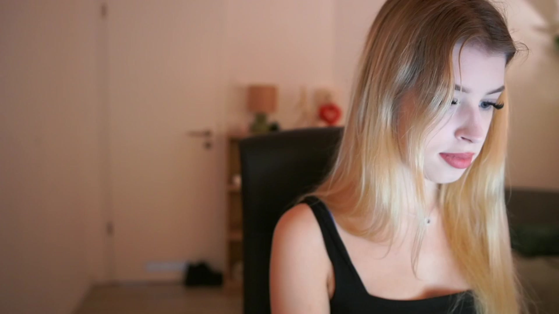 Gallery image thumbnail from Peachyliana's myfreecams stream on, 09/09/2025, 08:40 image 11 of 20