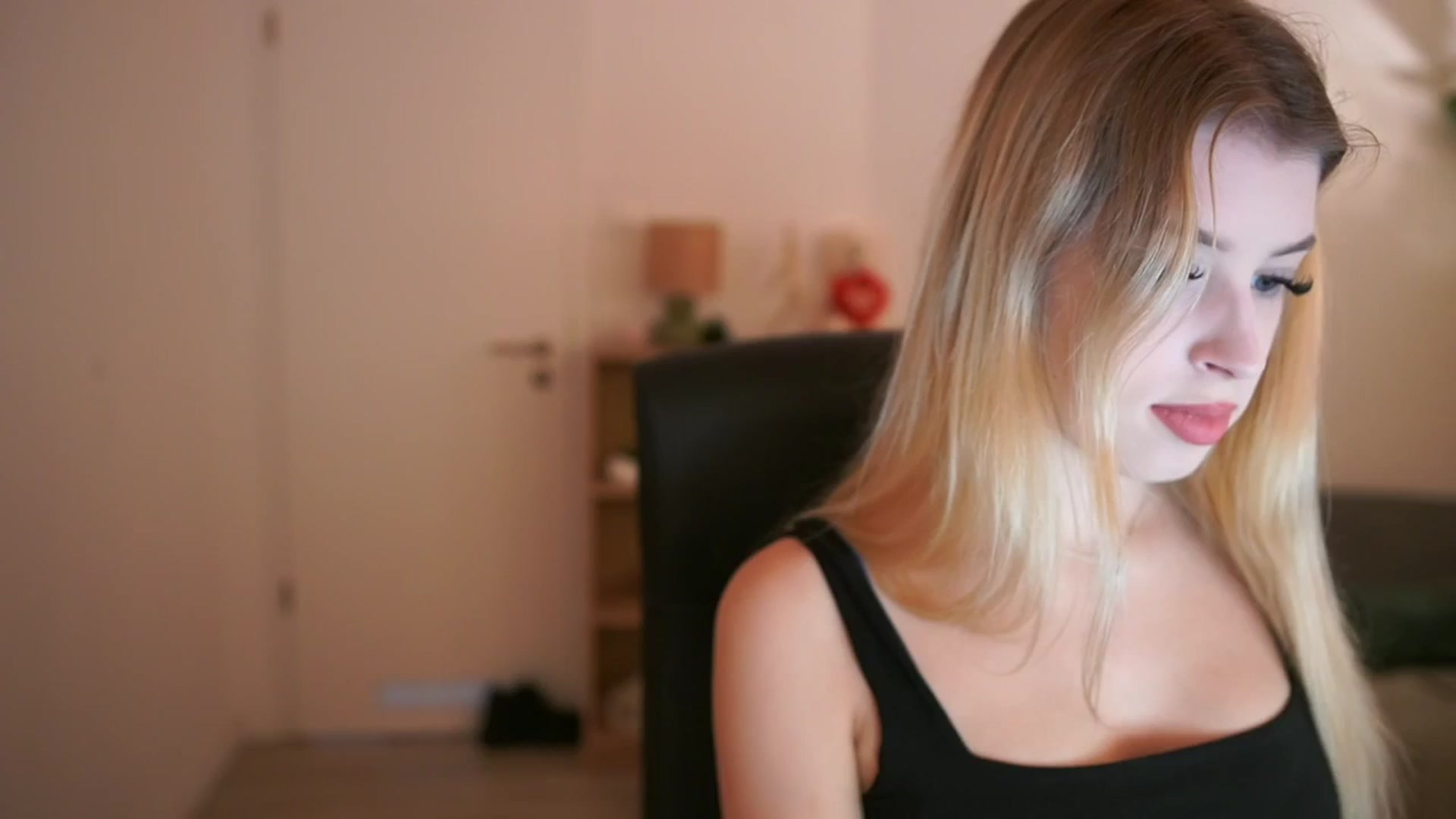 Gallery image thumbnail from Peachyliana's myfreecams stream on, 09/09/2025, 08:40 image 14 of 20