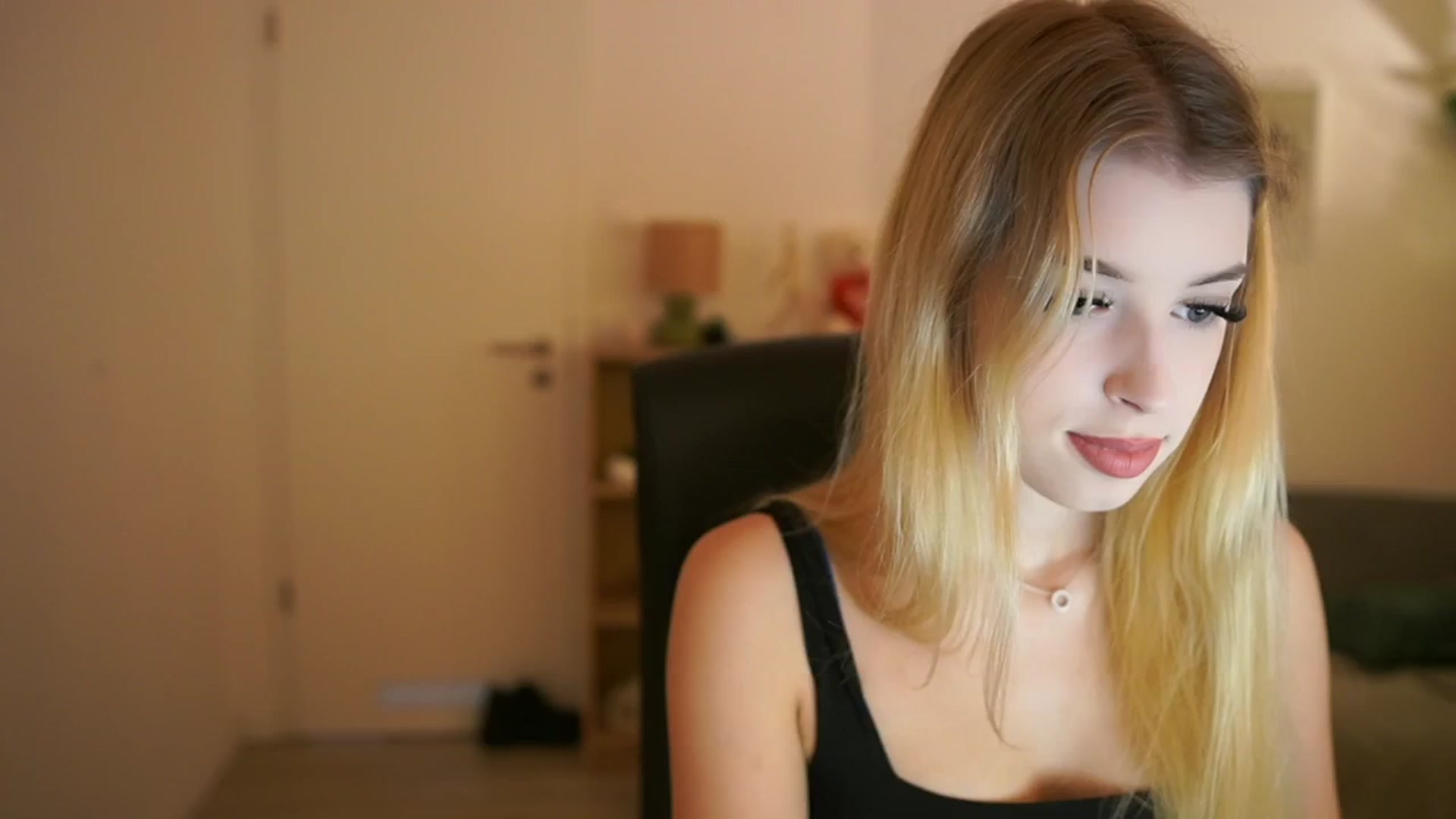 Gallery image thumbnail from Peachyliana's myfreecams stream on, 09/09/2025, 08:40 image 10 of 20