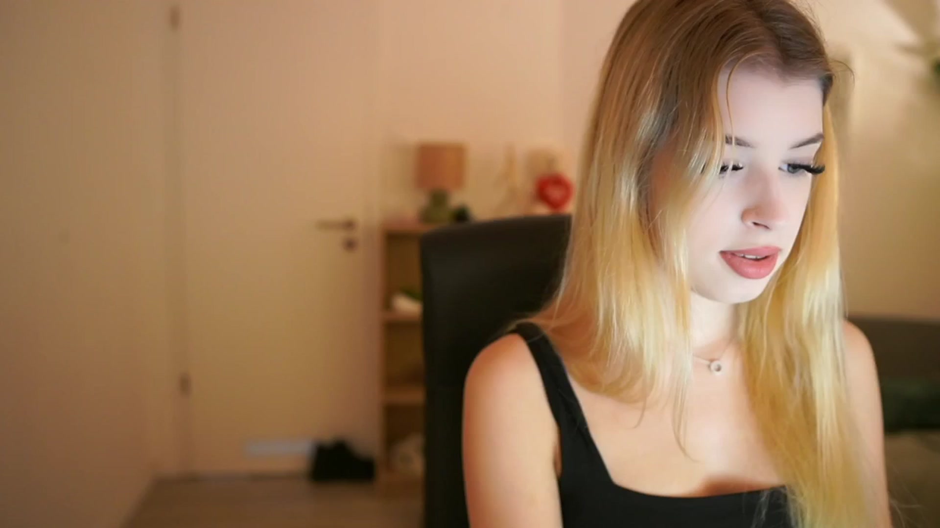 Gallery image thumbnail from Peachyliana's myfreecams stream on, 09/09/2025, 08:40 image 13 of 20