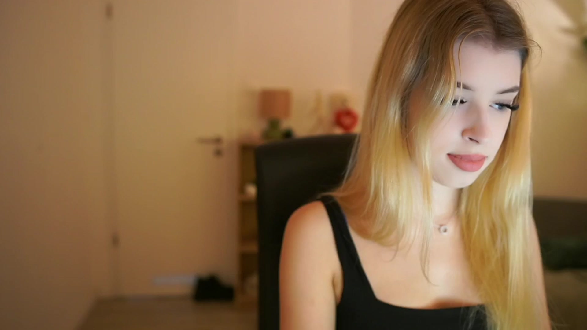 Gallery image thumbnail from Peachyliana's myfreecams stream on, 09/09/2025, 08:40 image 12 of 20
