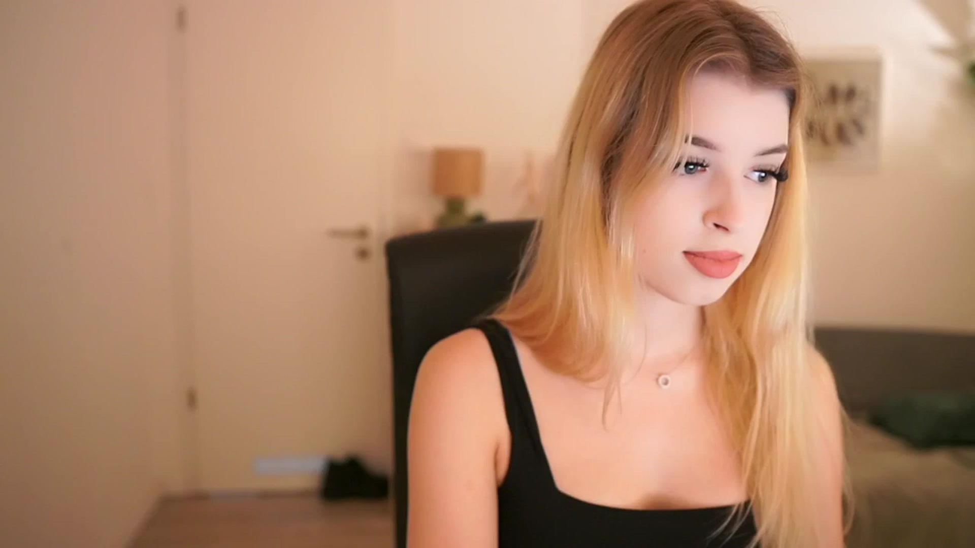 Gallery image thumbnail from Peachyliana's myfreecams stream on, 09/09/2025, 08:40 image 1 of 20
