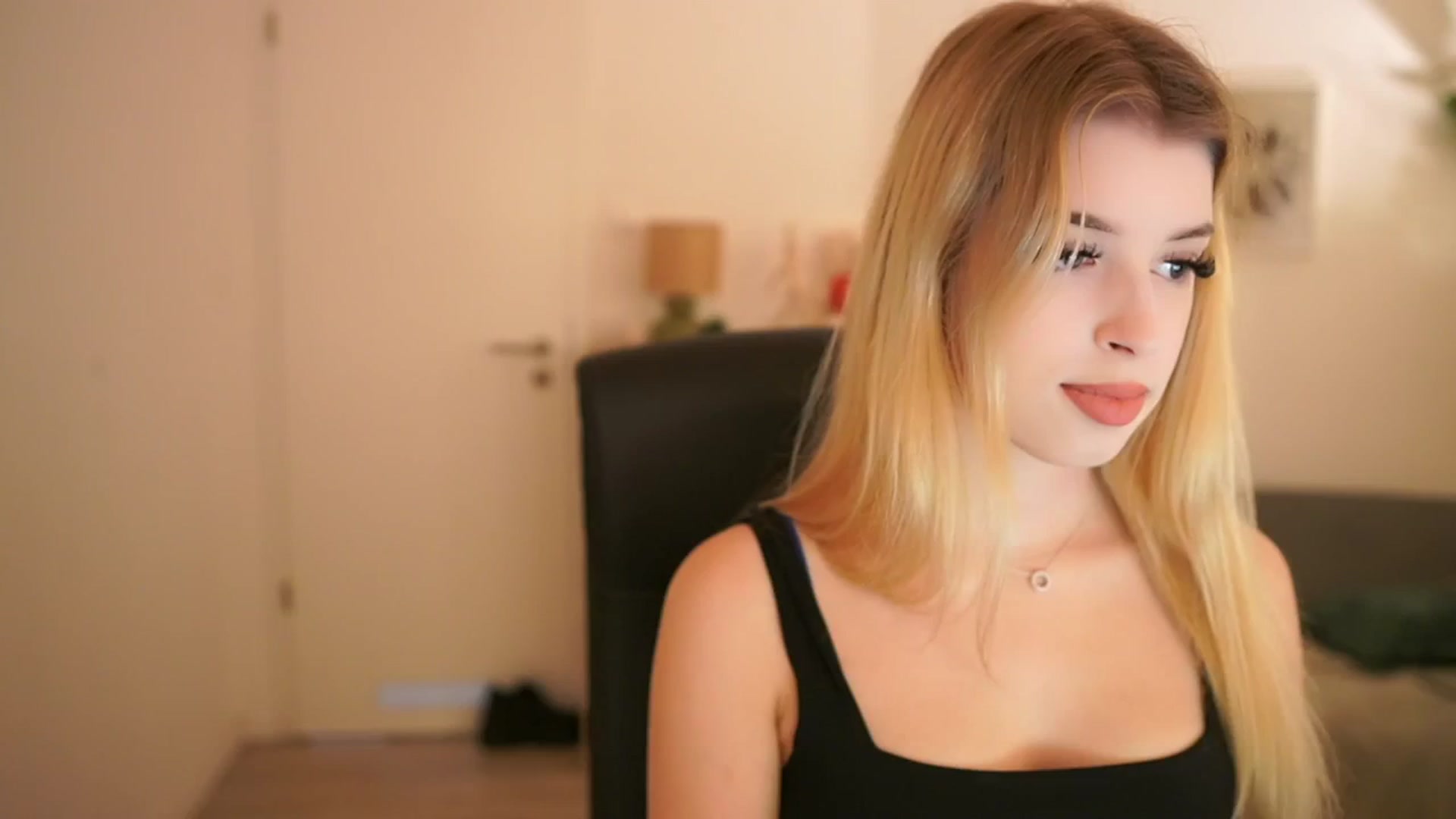 Gallery image thumbnail from Peachyliana's myfreecams stream on, 09/09/2025, 08:40 image 6 of 20