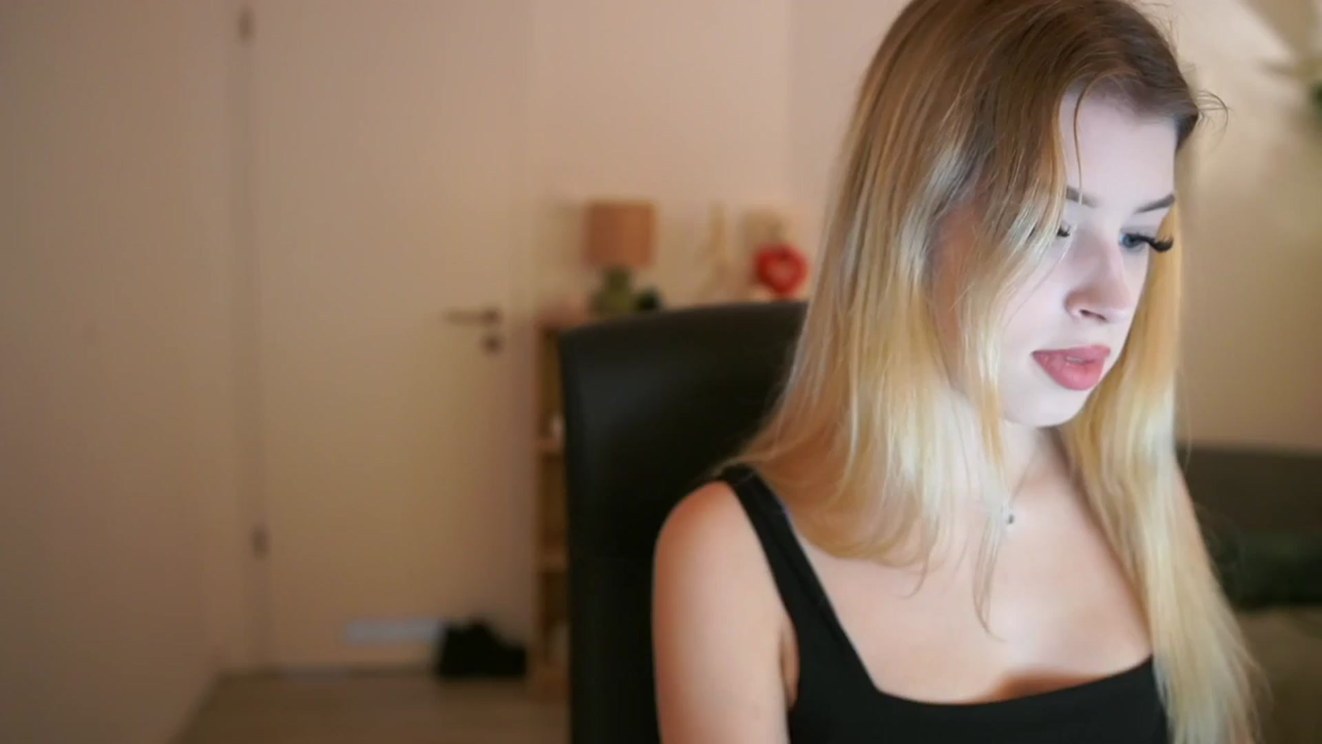 Gallery image thumbnail from Peachyliana's myfreecams stream on, 09/09/2025, 08:40 image 16 of 20