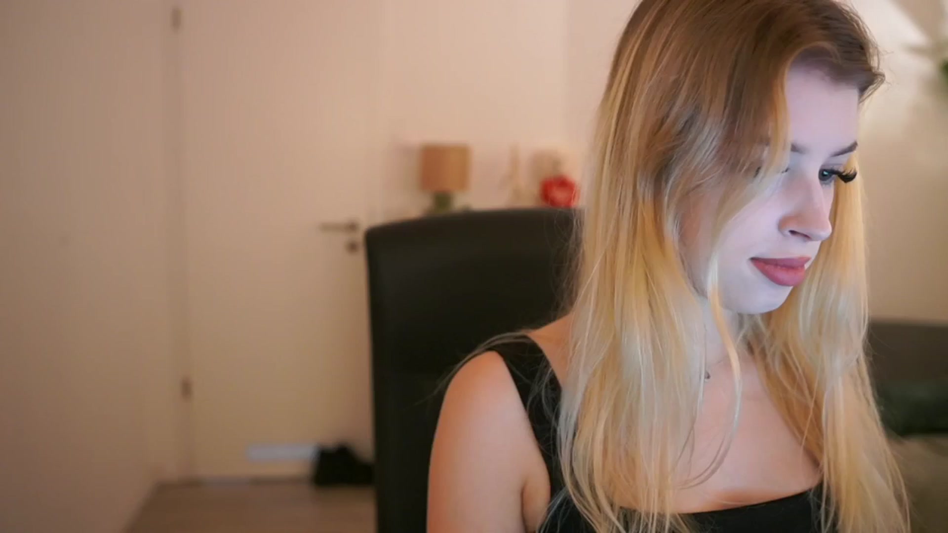 Gallery image thumbnail from Peachyliana's myfreecams stream on, 09/09/2025, 10:07 image 18 of 20
