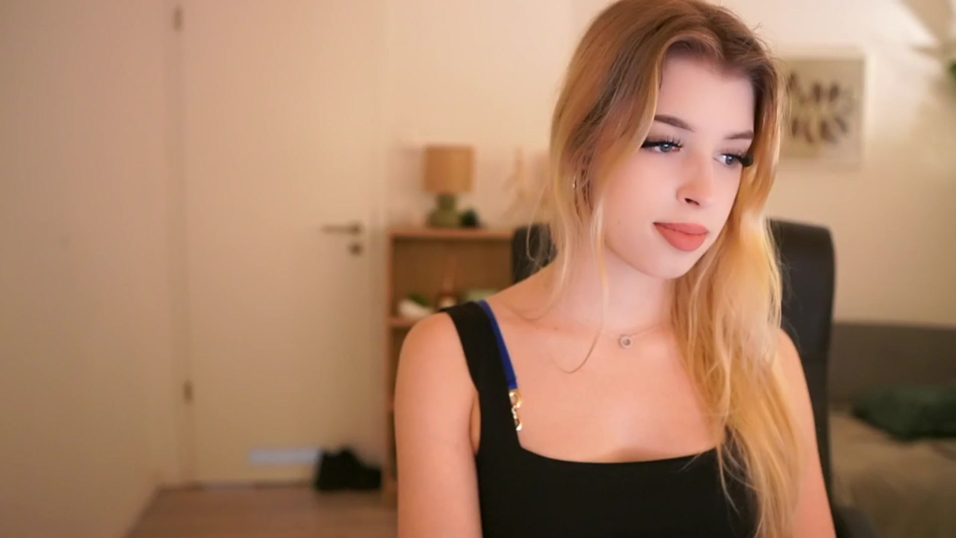 Gallery image thumbnail from Peachyliana's myfreecams stream on, 09/09/2025, 10:07 image 10 of 20