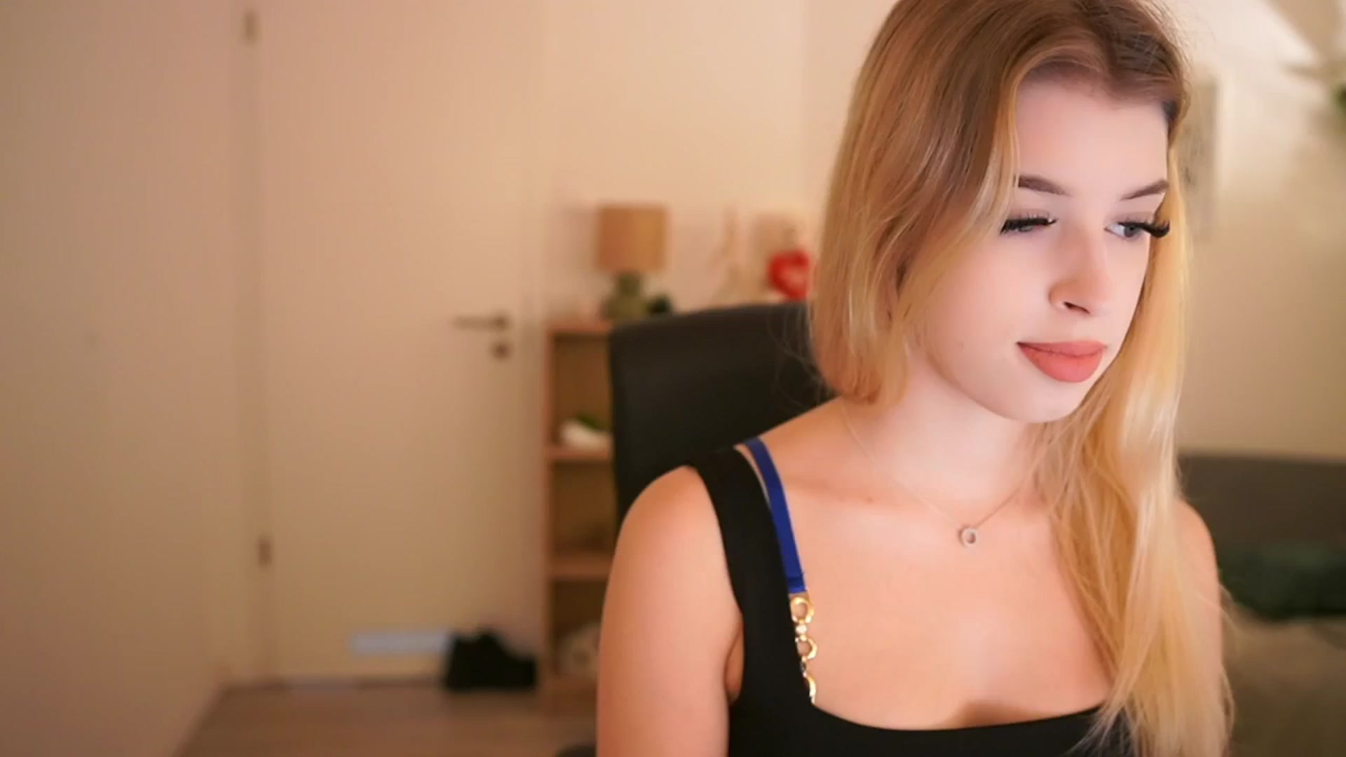 Gallery image thumbnail from Peachyliana's myfreecams stream on, 09/09/2025, 10:07 image 2 of 20