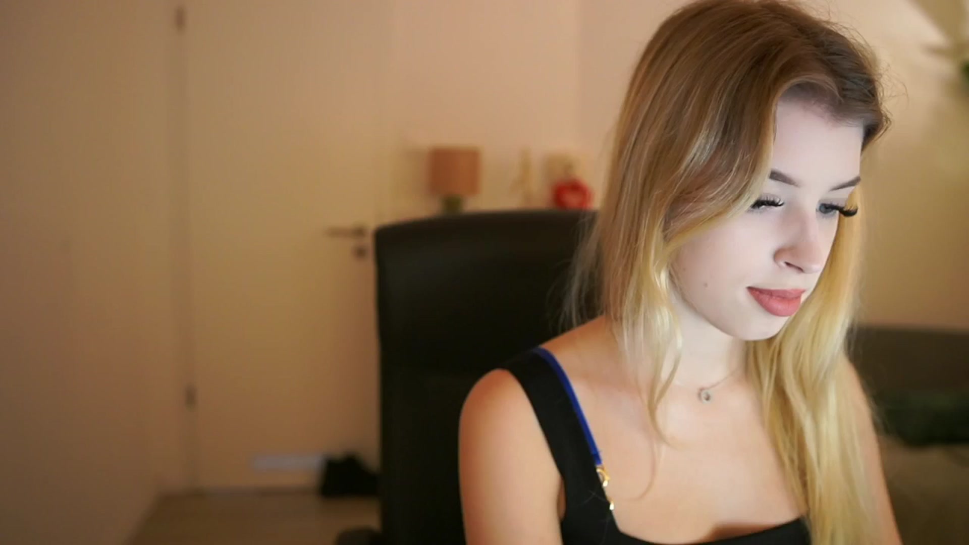 Gallery image thumbnail from Peachyliana's myfreecams stream on, 09/09/2025, 10:07 image 8 of 20