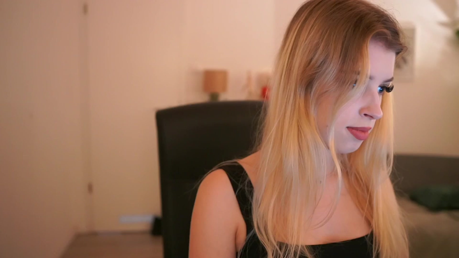 Gallery image thumbnail from Peachyliana's myfreecams stream on, 09/09/2025, 10:07 image 19 of 20