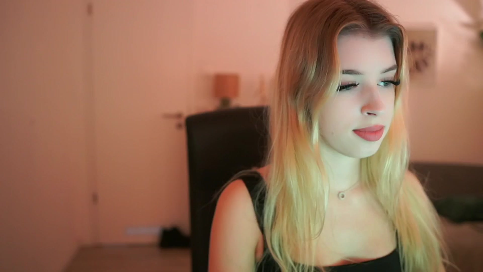 Gallery image thumbnail from Peachyliana's myfreecams stream on, 09/09/2025, 10:07 image 17 of 20