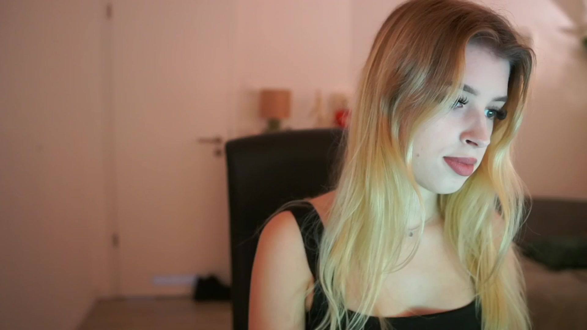 Gallery image thumbnail from Peachyliana's myfreecams stream on, 09/09/2025, 10:07 image 16 of 20