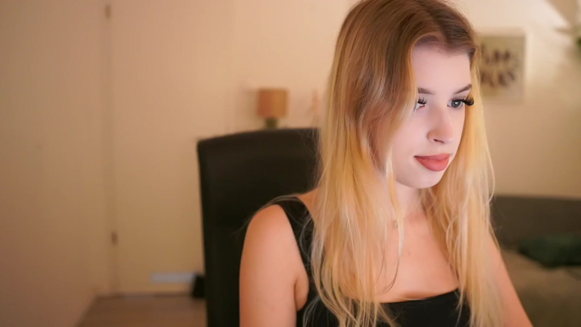 Gallery image thumbnail from Peachyliana's myfreecams stream on, 09/09/2025, 10:07 image 20 of 20