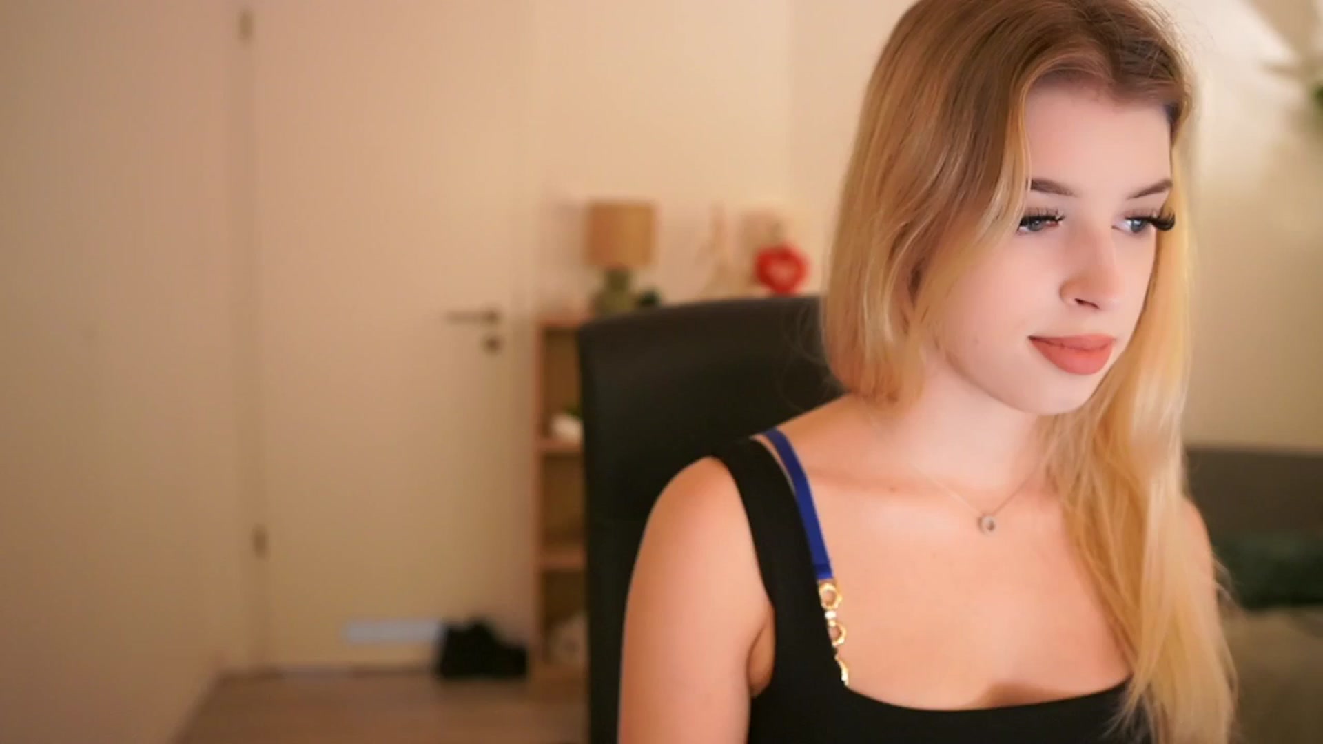 Gallery image thumbnail from Peachyliana's myfreecams stream on, 09/09/2025, 10:07 image 4 of 20