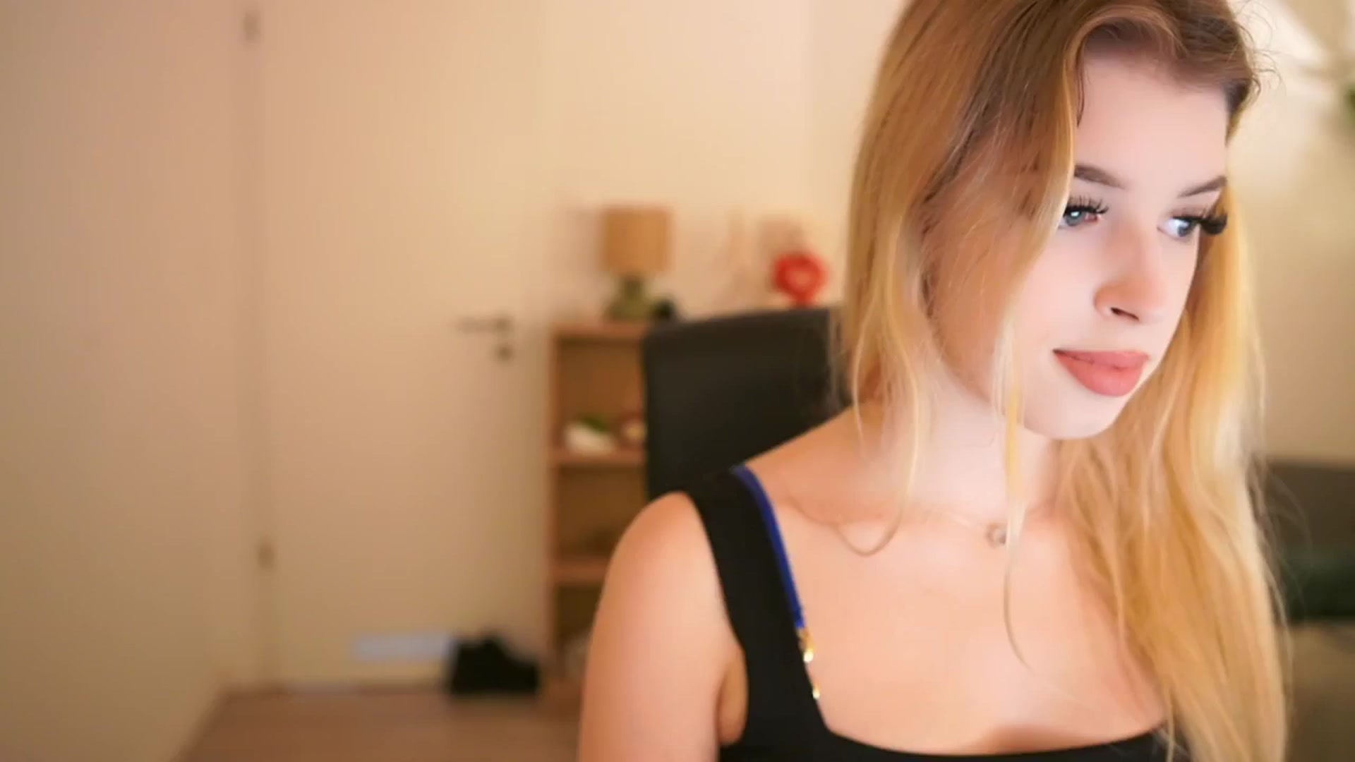 Gallery image thumbnail from Peachyliana's myfreecams stream on, 09/09/2025, 10:07 image 11 of 20