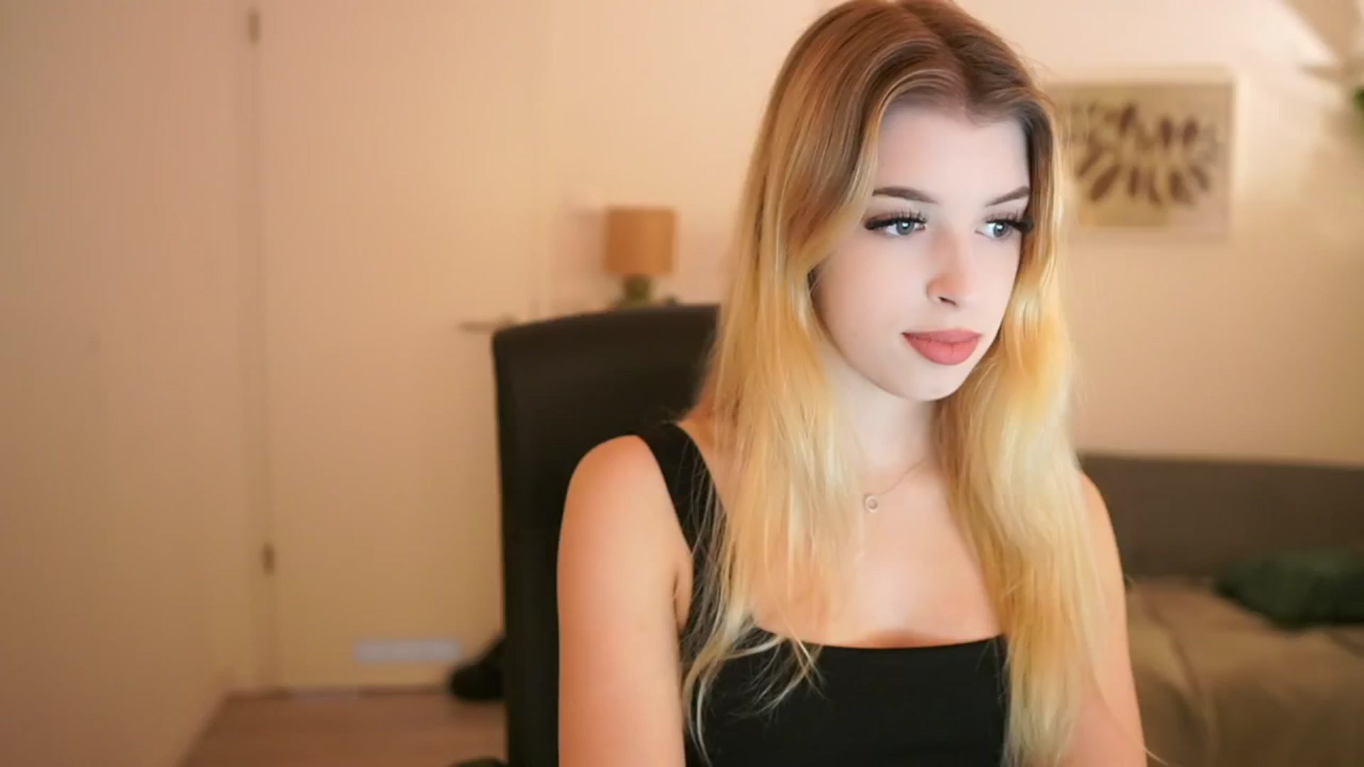 Gallery image thumbnail from Peachyliana's myfreecams stream on, 09/09/2025, 10:55 image 2 of 20