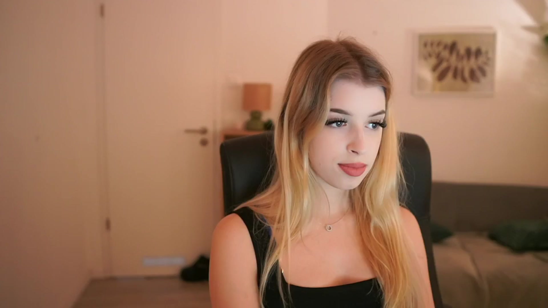 Gallery image thumbnail from Peachyliana's myfreecams stream on, 09/09/2025, 10:55 image 15 of 20