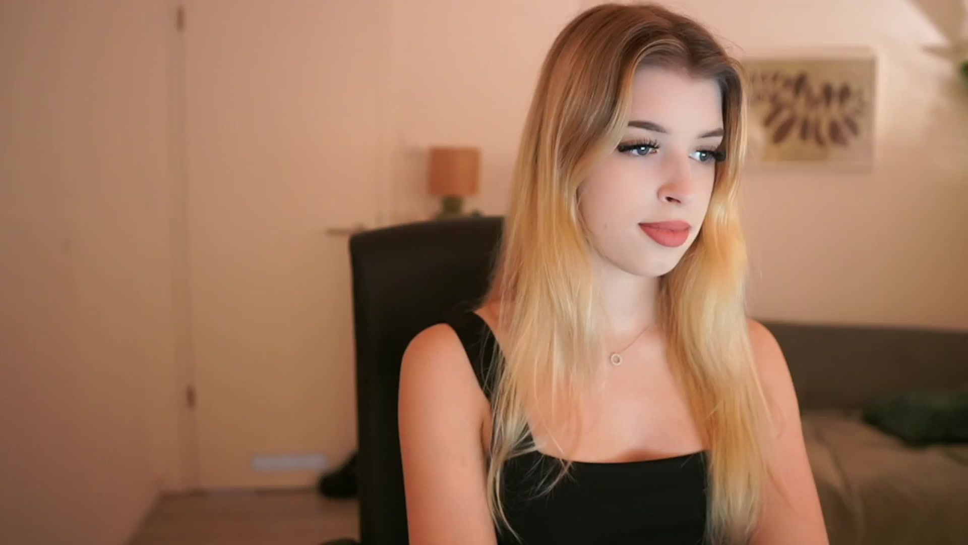 Gallery image thumbnail from Peachyliana's myfreecams stream on, 09/09/2025, 10:55 image 4 of 20