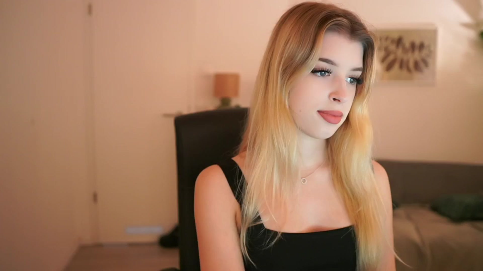 Gallery image thumbnail from Peachyliana's myfreecams stream on, 09/09/2025, 10:55 image 3 of 20